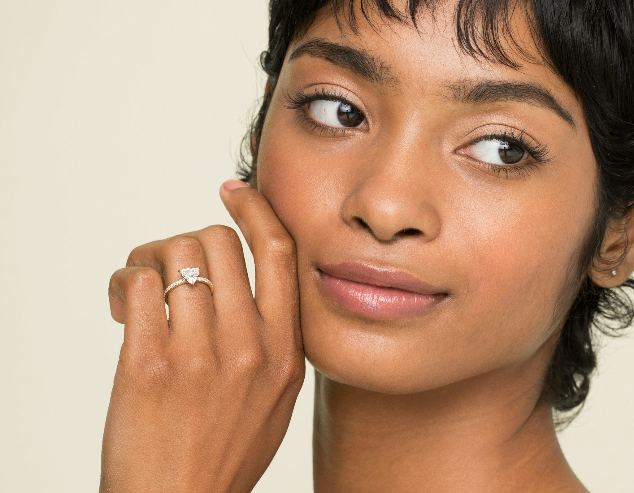 The Signature | Trillion | 18k | White Gold | bandAccent: Pavé | bandWidth: standard | hiddenHalo: no | diamondOrientation: vertical | caratWeight: other