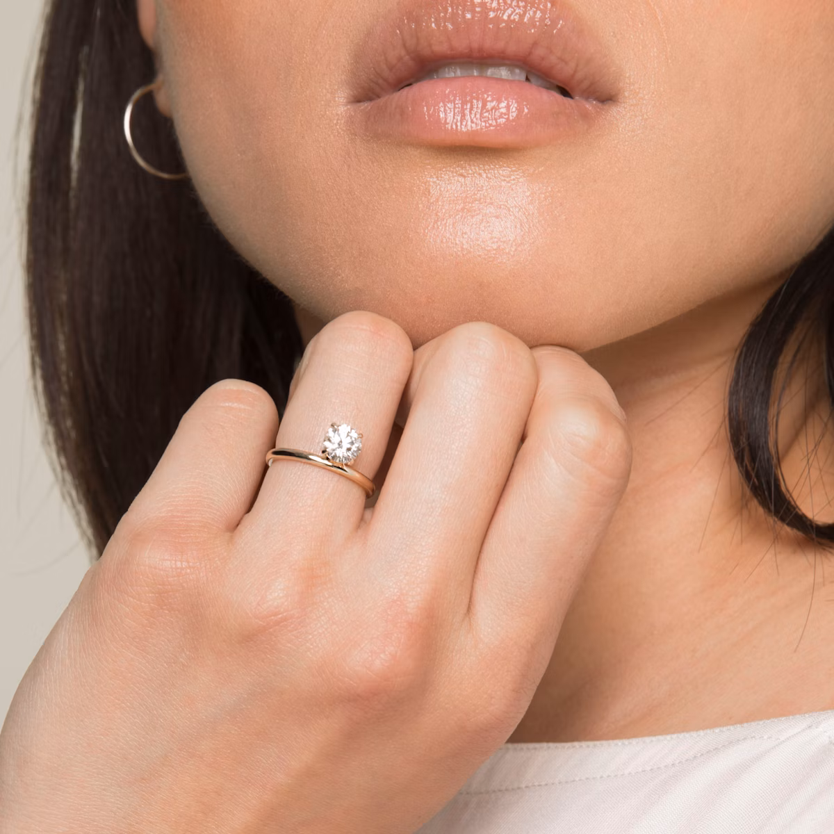 The Hover | Round Brilliant | Platinum | bandAccent: Plain | caratWeight: other | diamondOrientation: vertical