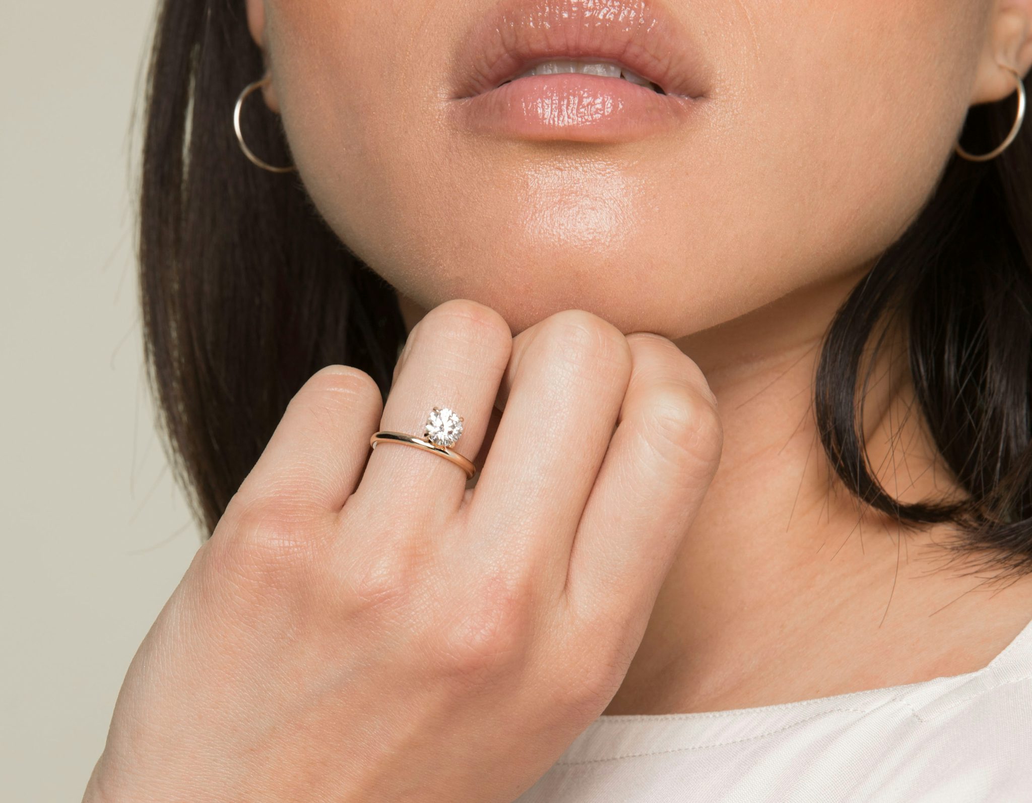 The Hover | Round Brilliant | 18k | Yellow Gold | bandAccent: Plain | caratWeight: 1.0ct | diamondOrientation: vertical