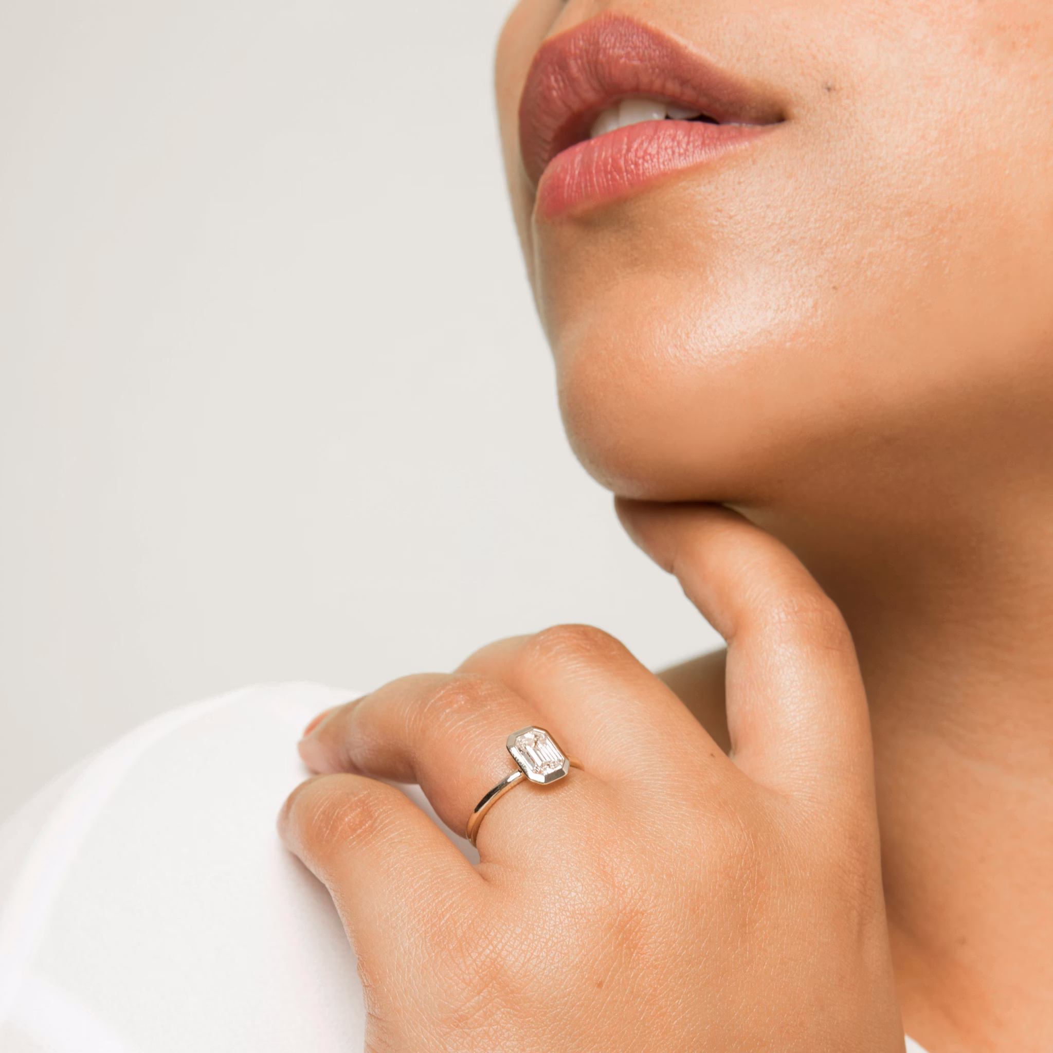 The Signature Bezel | Emerald | 14k | Rose Gold | bandAccent: Plain | diamondOrientation: vertical | caratWeight: other