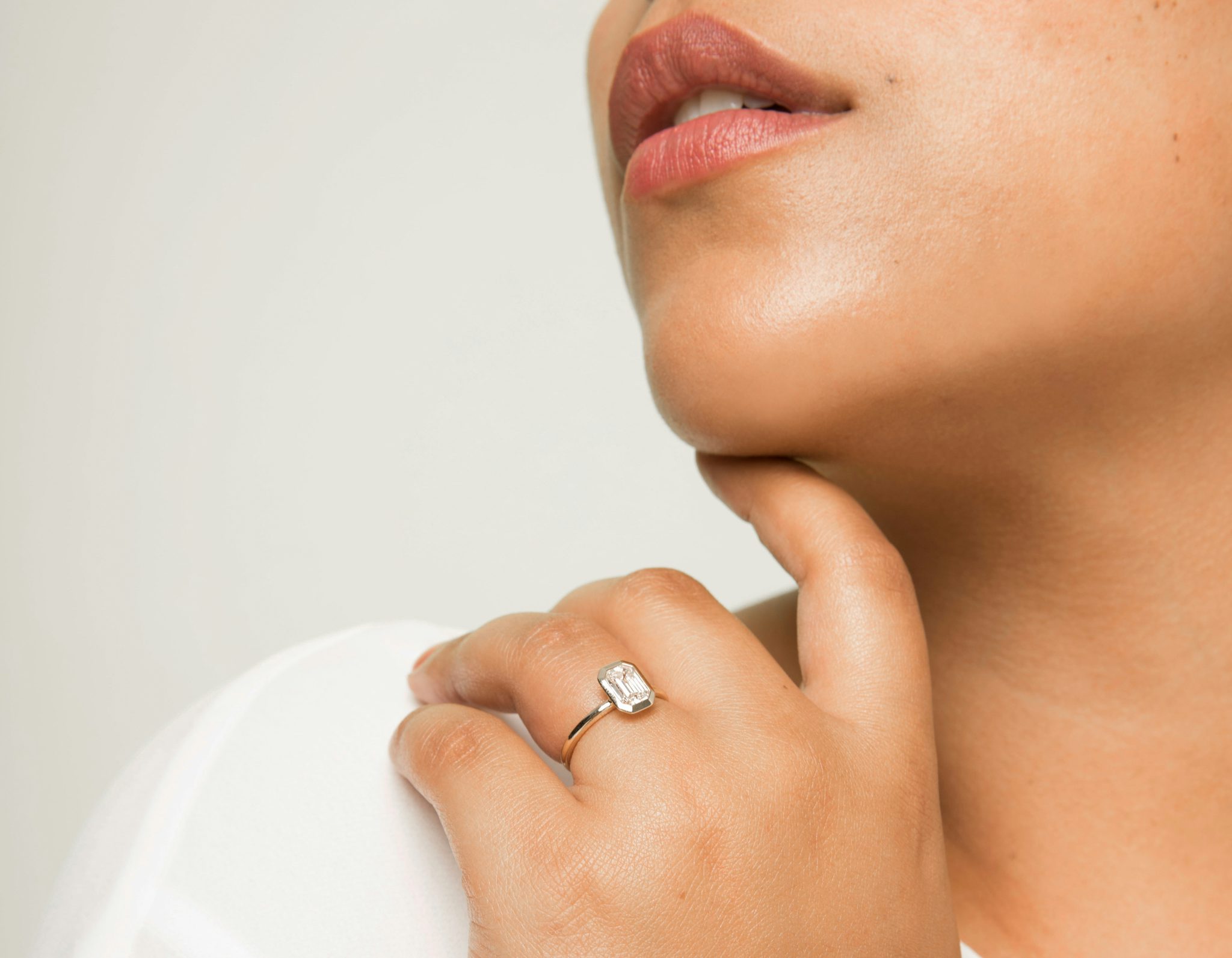 The Signature Bezel | Emerald | 14k | Rose Gold | bandAccent: Plain | diamondOrientation: vertical | caratWeight: other