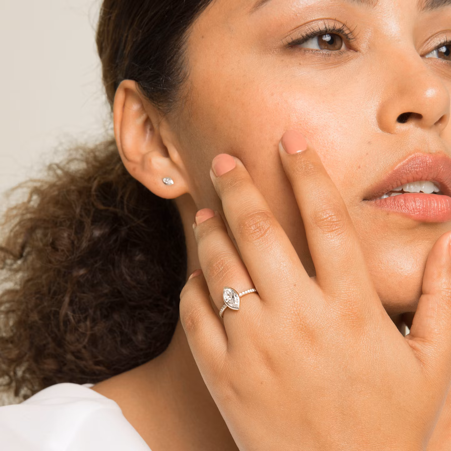 The Signature Bezel | Marquise | 18k | Yellow Gold | bandAccent: Pavé | diamondOrientation: vertical | caratWeight: other