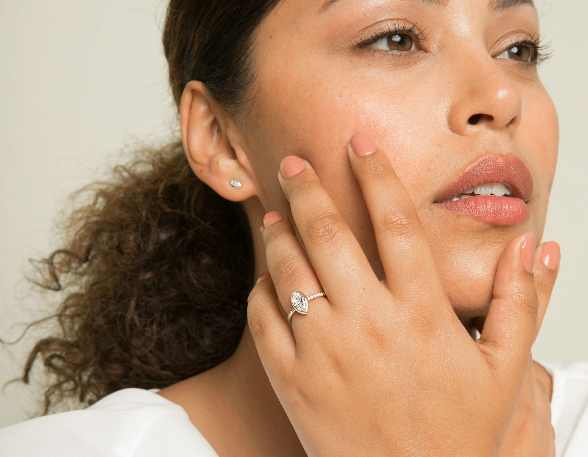 The Signature Bezel | Marquise | Platinum | bandAccent: Pavé | diamondOrientation: vertical | caratWeight: other