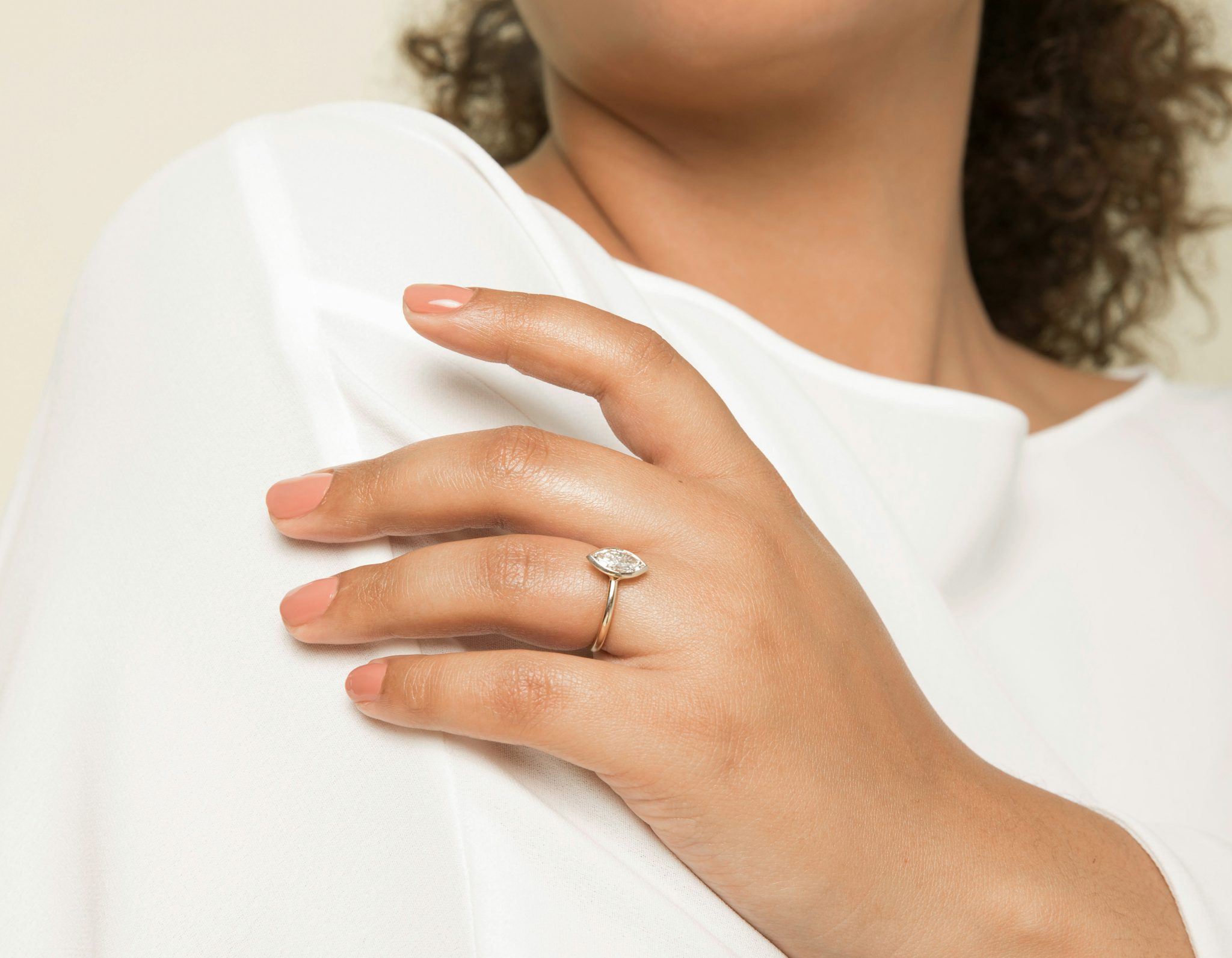 The Signature Bezel | Marquise | Platinum | bandAccent: Plain | diamondOrientation: vertical | caratWeight: other