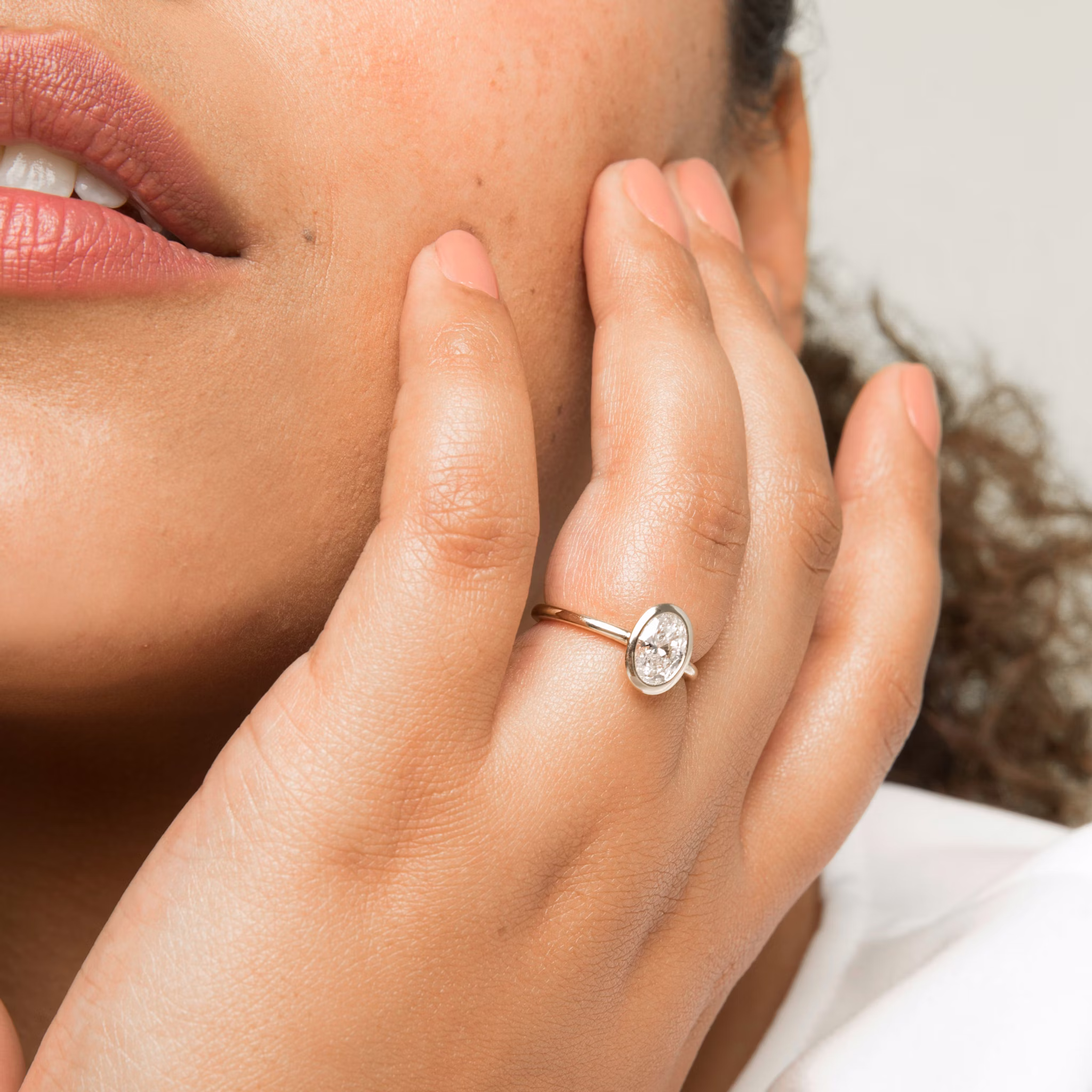 The Signature Bezel | Oval | 14k | Rose Gold | bandAccent: Plain | diamondOrientation: vertical | caratWeight: other