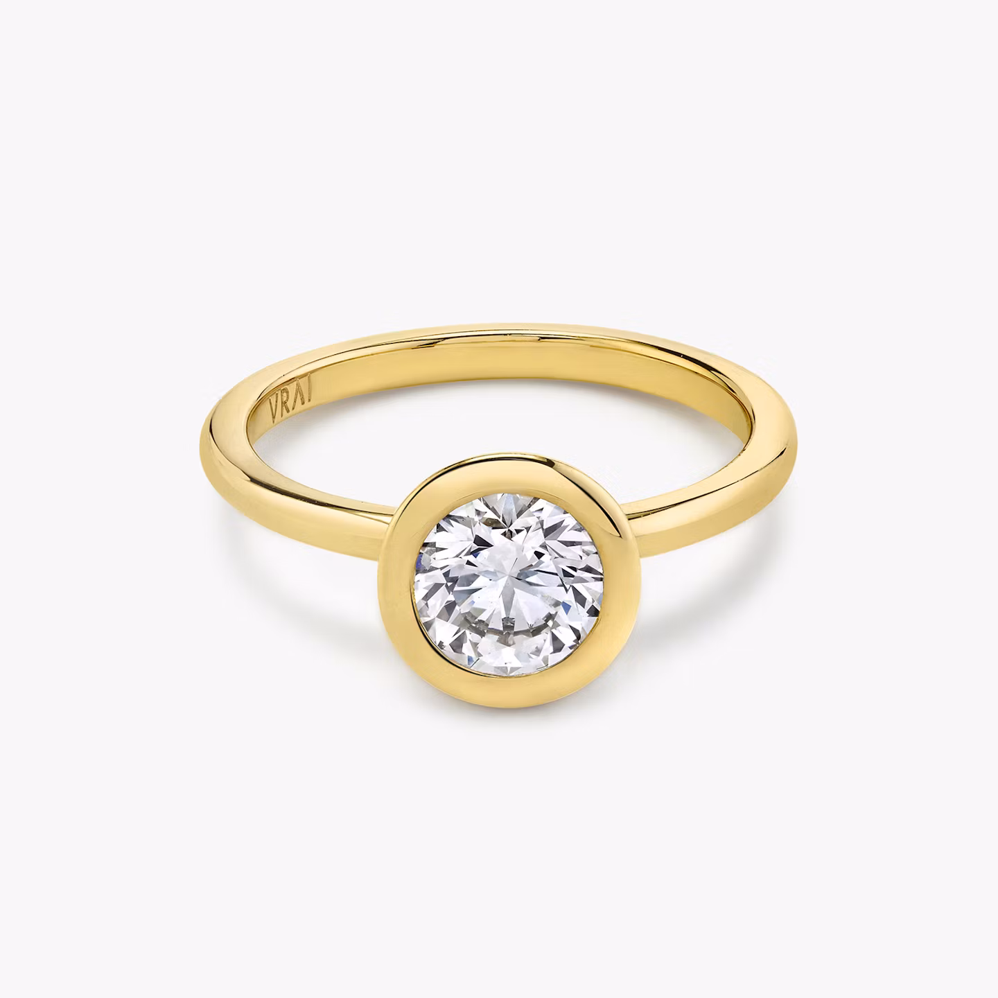 The Signature Bezel Round Brilliant | Yellow Gold