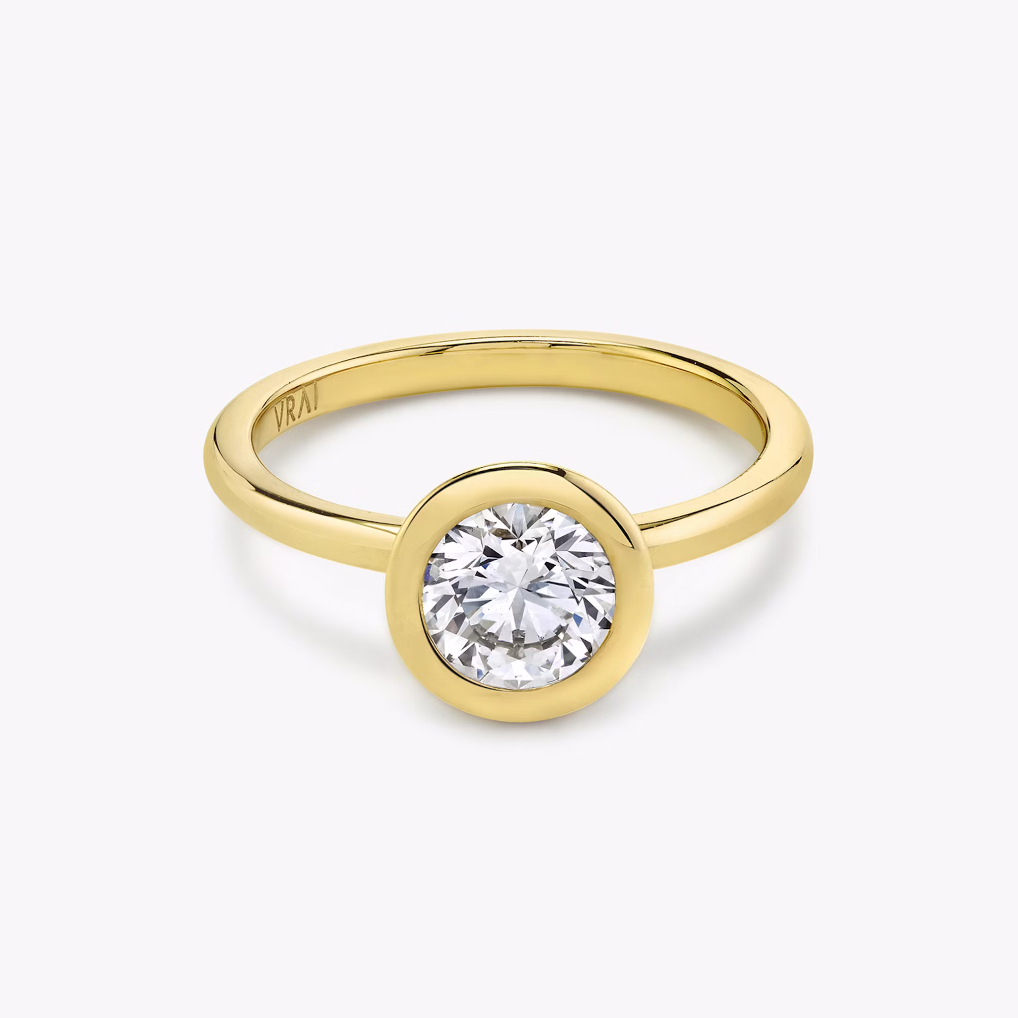 The Signature Bezel Round Brilliant | Yellow Gold