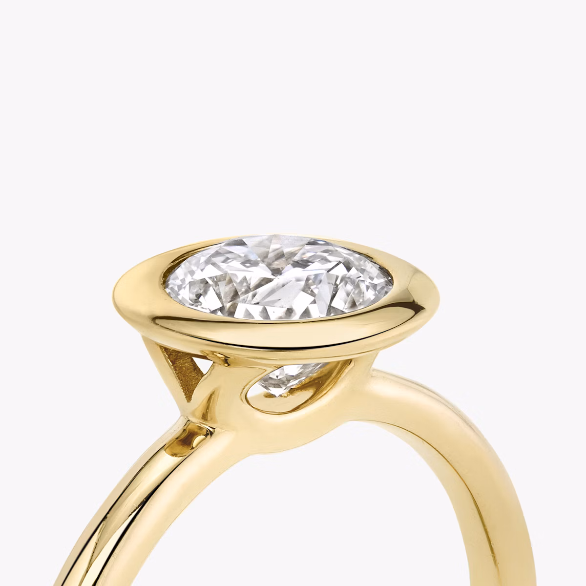 The Signature Bezel | Round Brilliant | 18k | Yellow Gold | bandAccent: Plain | caratWeight: 1.5ct | diamondOrientation: vertical