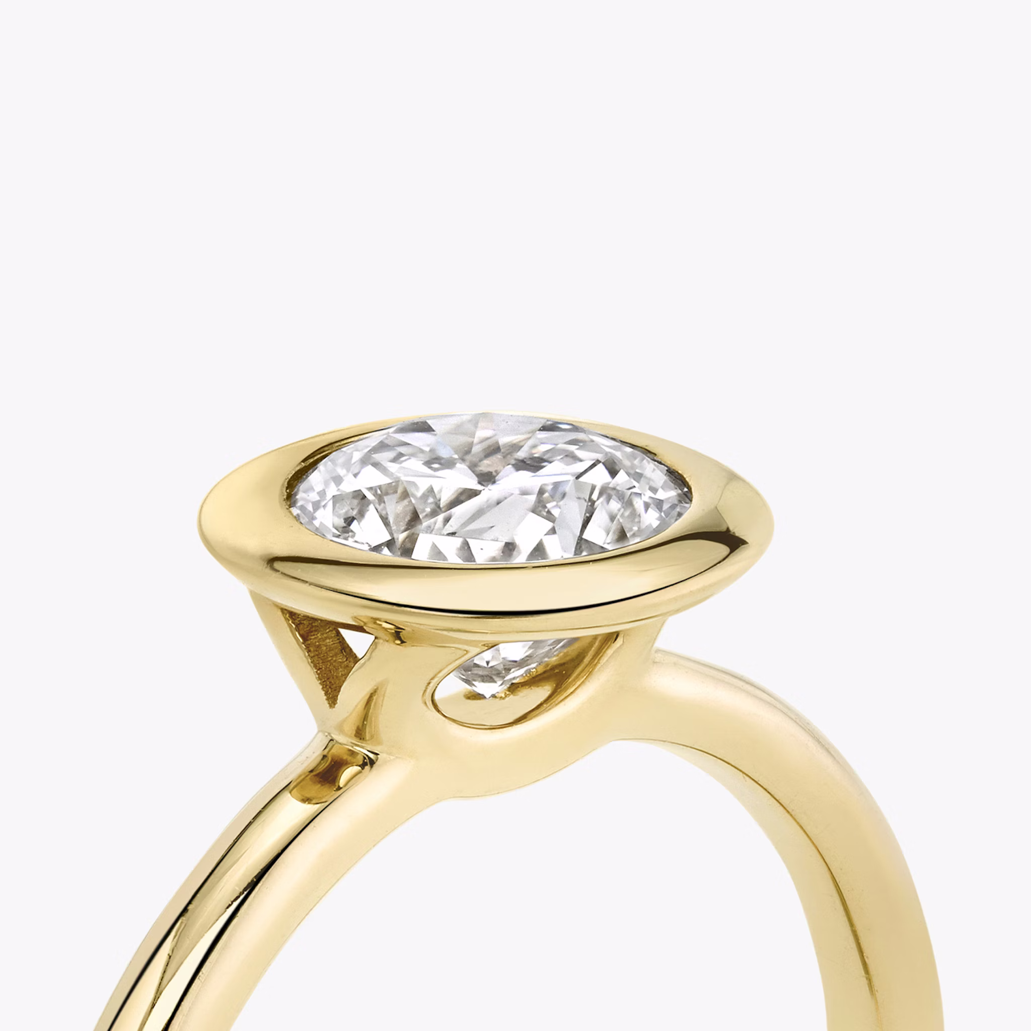 The Signature Bezel | Round Brilliant | 18k | Yellow Gold | bandAccent: Plain | caratWeight: 1.0ct | diamondOrientation: horizontal