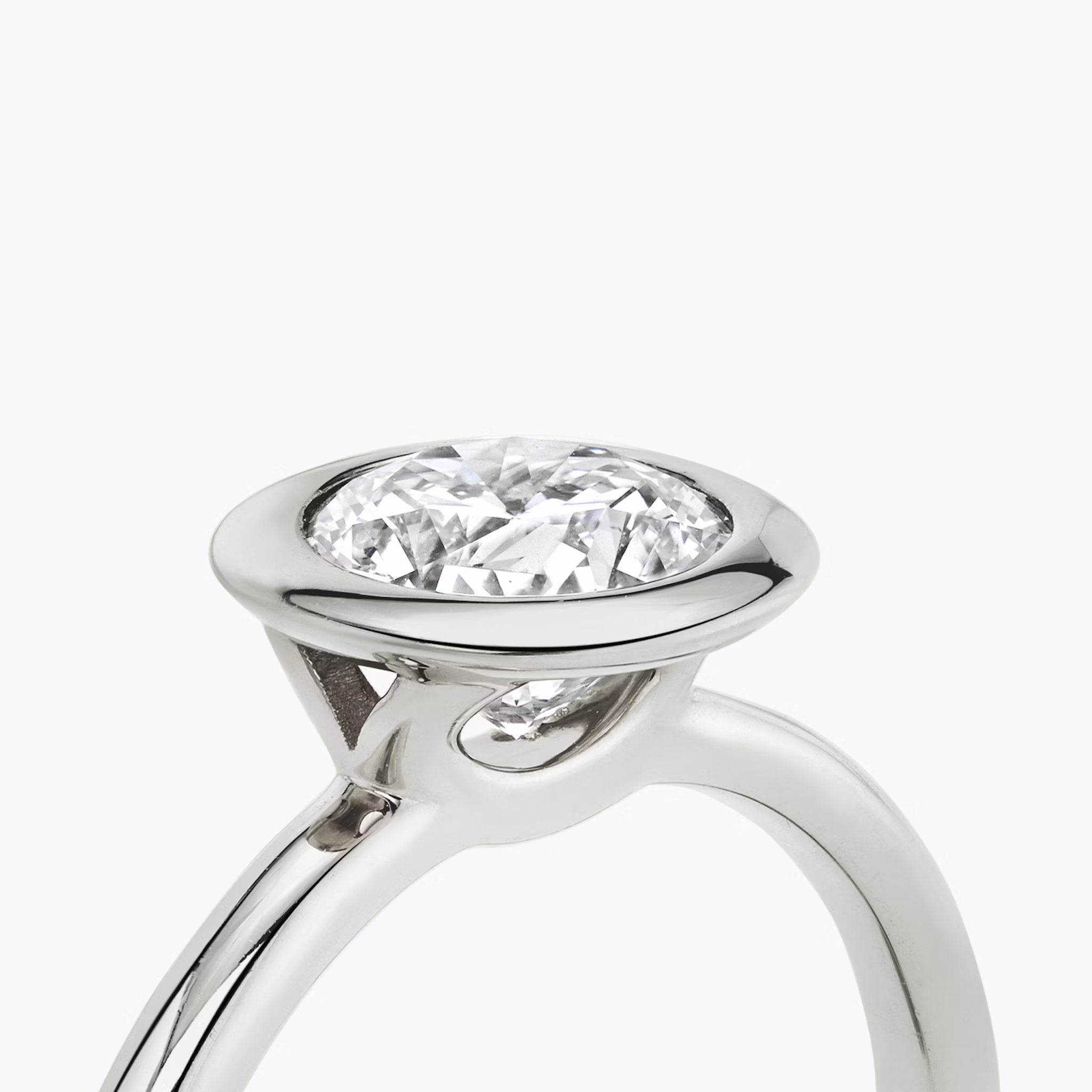 The Signature Bezel | Round Brilliant | Platinum | bandAccent: Plain | caratWeight: other | diamondOrientation: horizontal