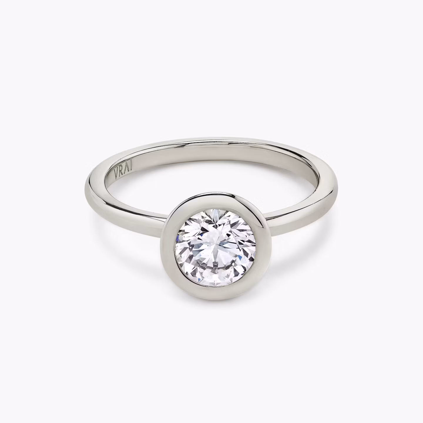 The Signature Bezel Round Brilliant | White Gold