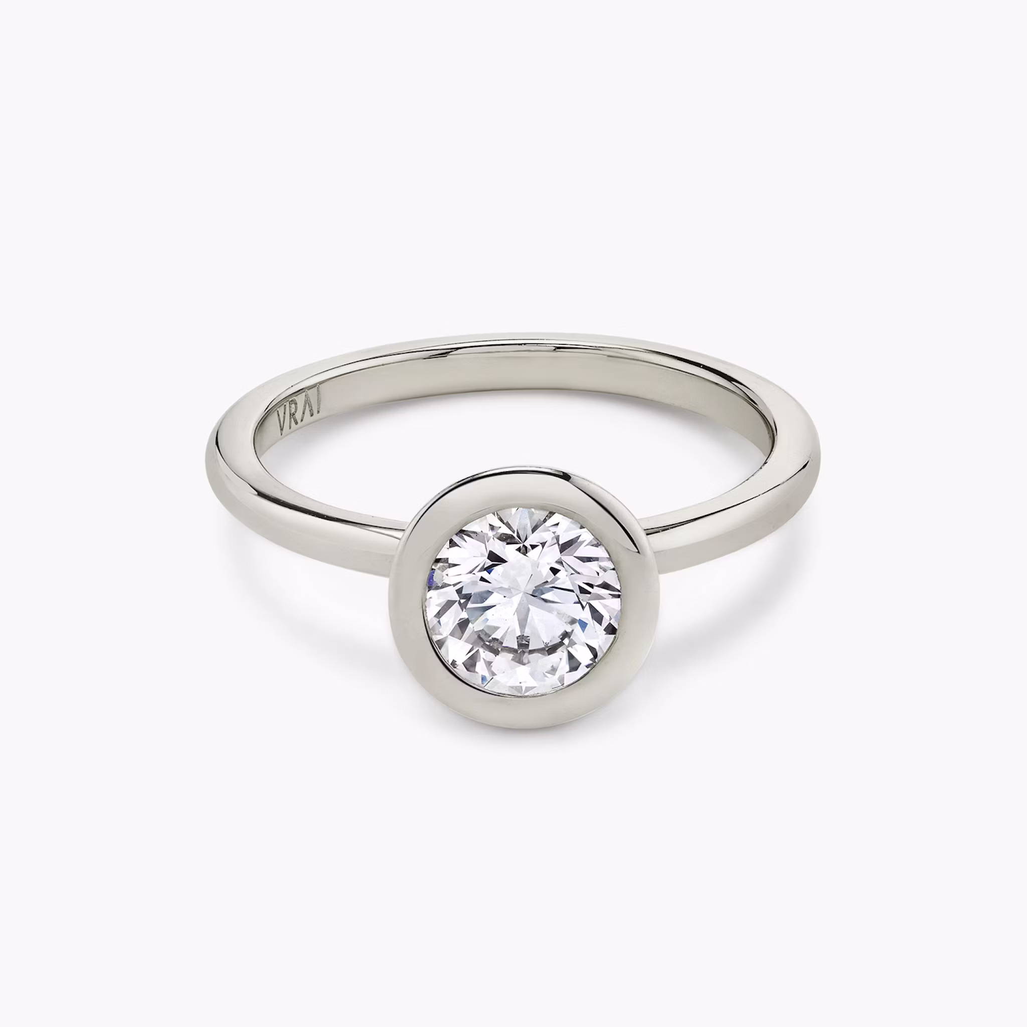 The Signature Bezel Round Brilliant | White Gold