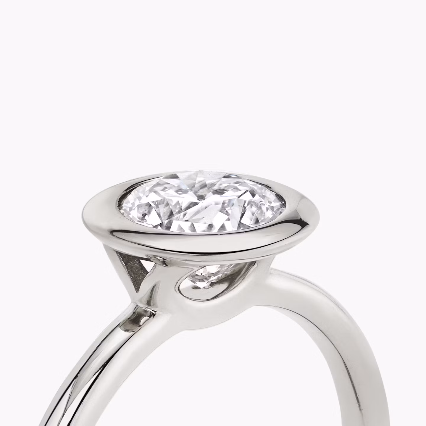 The Signature Bezel | Round Brilliant | 18k | White Gold | bandAccent: Plain | caratWeight: other | diamondOrientation: vertical