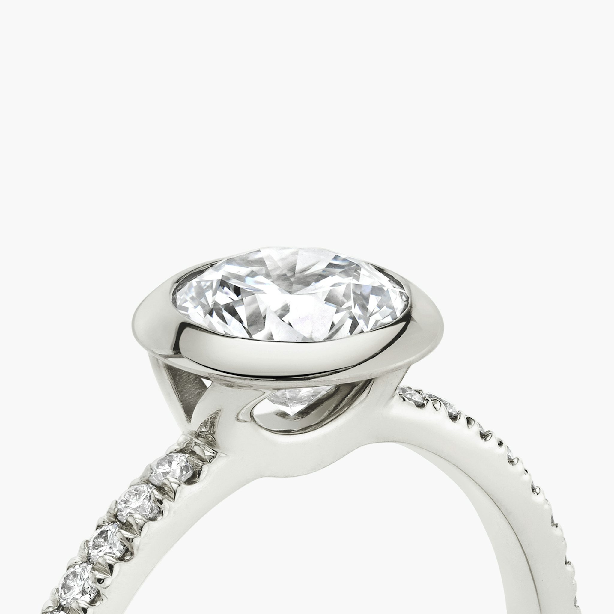 The Signature Bezel | Round Brilliant | 18k | White Gold | bandAccent: Pavé | caratWeight: other | diamondOrientation: vertical