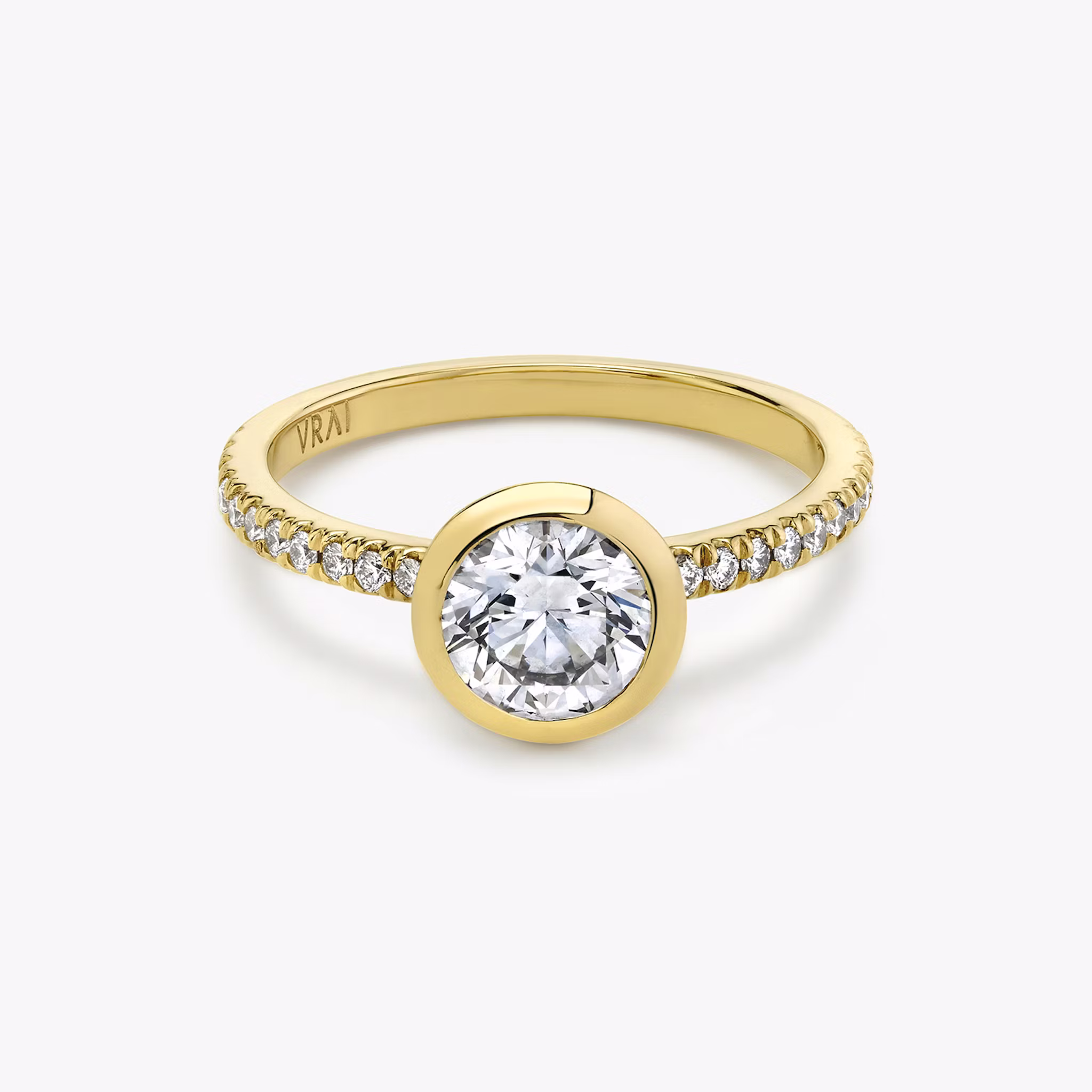 The Signature Bezel Round Brilliant | Yellow Gold