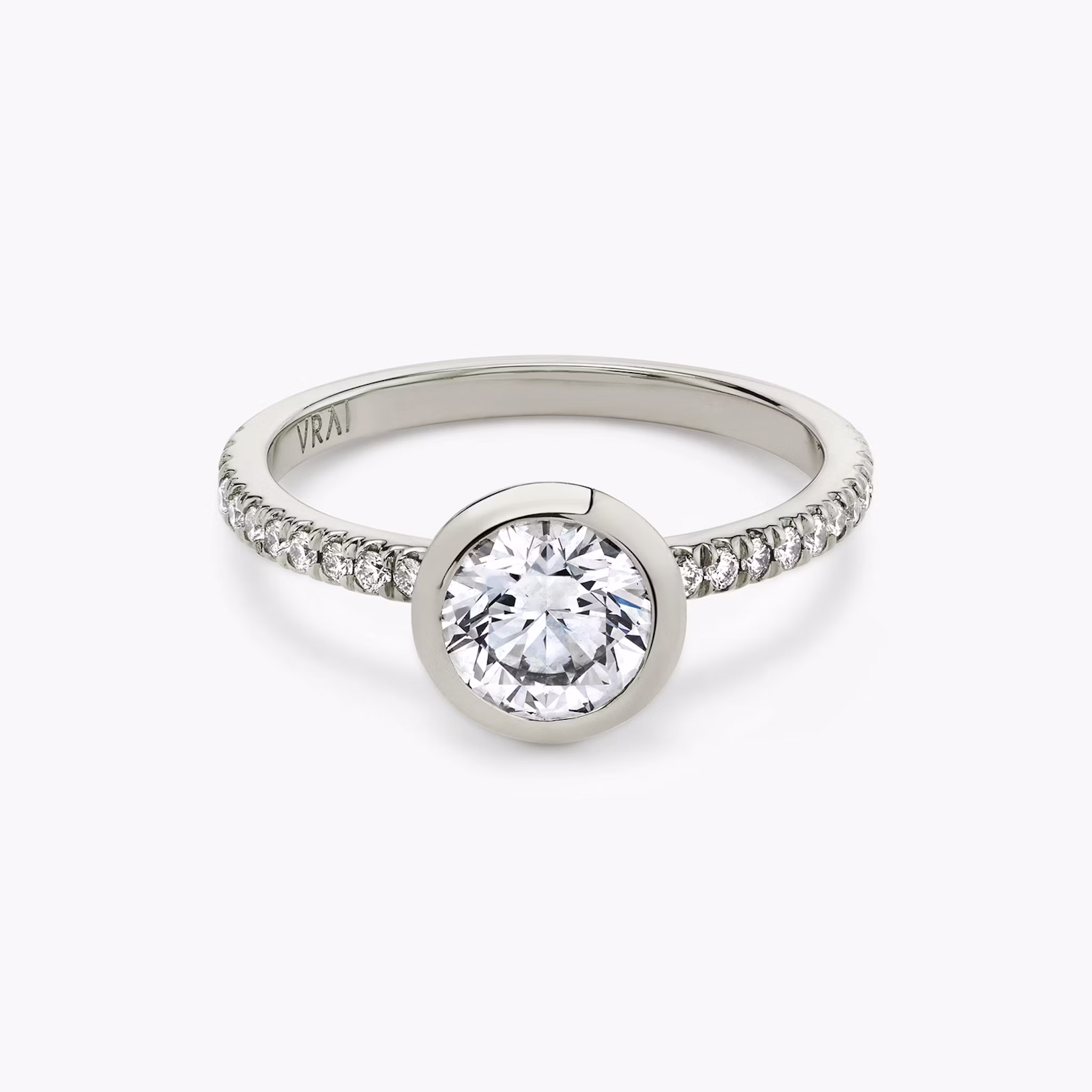 The Signature Bezel Round Brilliant | White Gold