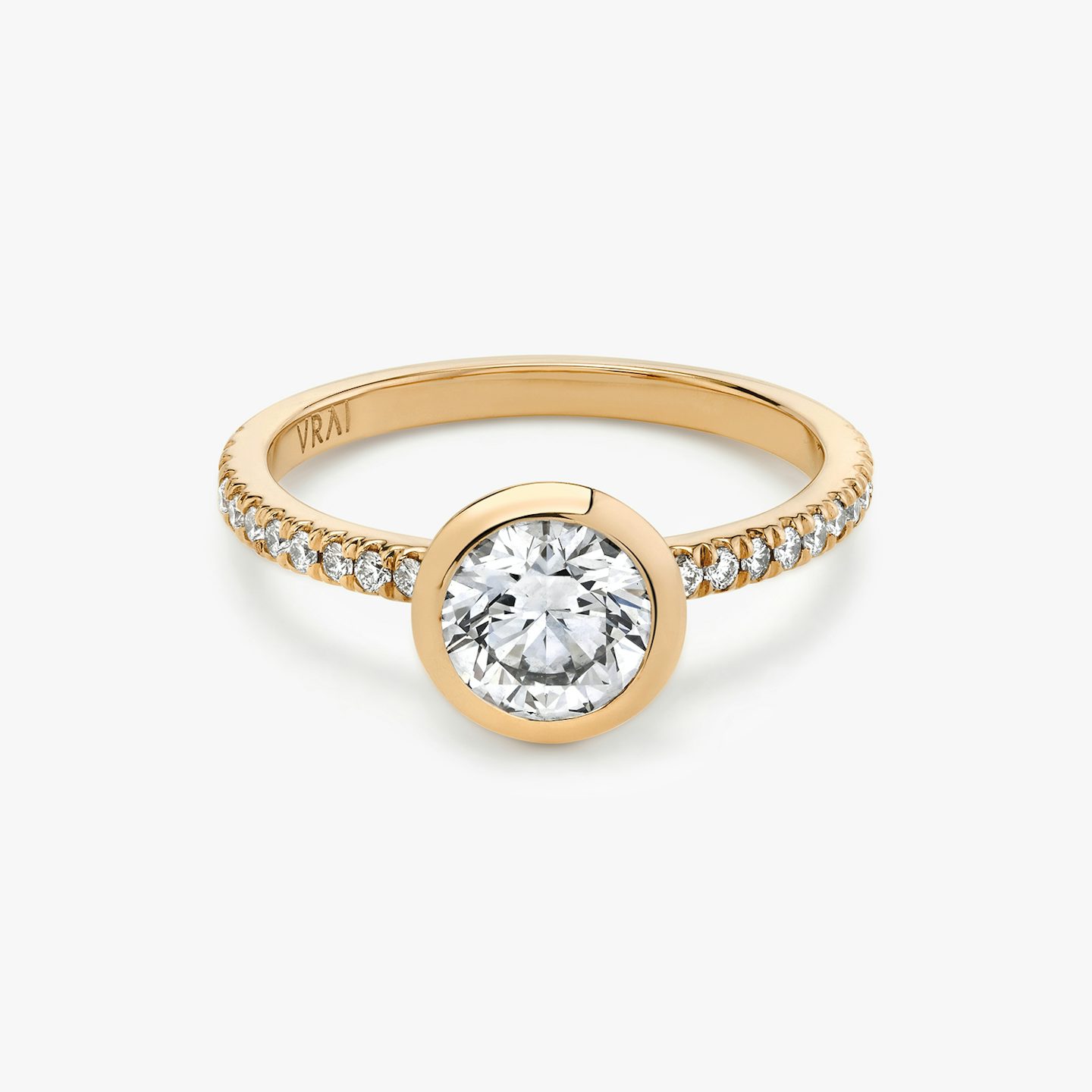 Anillo de compromiso Signature Bezel | Brillante | 14k | Oro rosa | bandAccent: Pavé | caratWeight: 2.0ct | diamondOrientation: horizontal