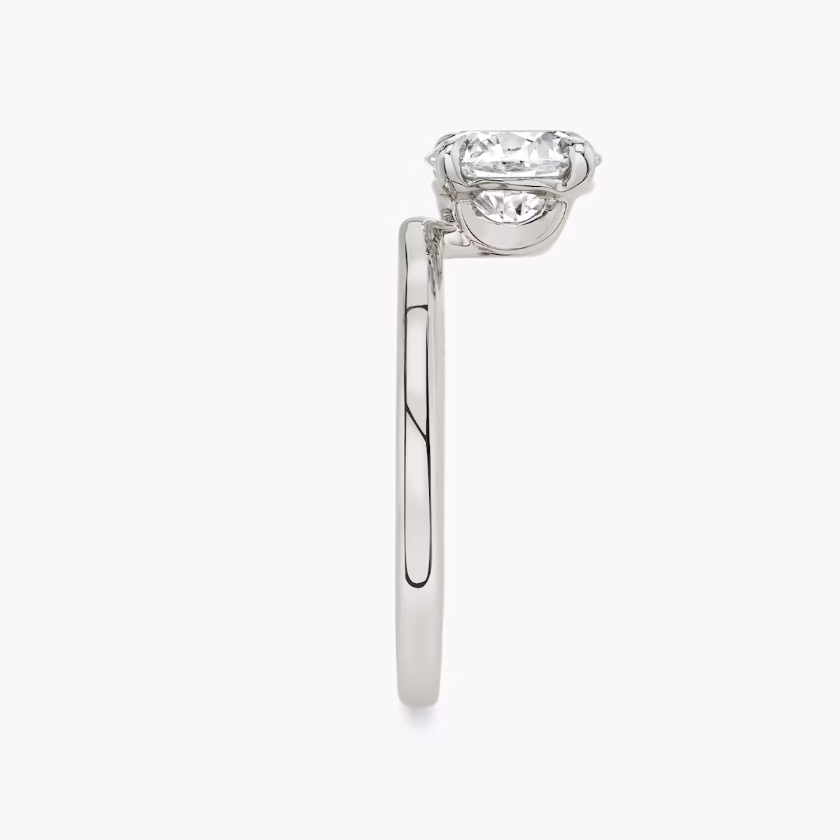 The Hover | Round Brilliant | Platinum | bandAccent: Plain | caratWeight: other | diamondOrientation: vertical