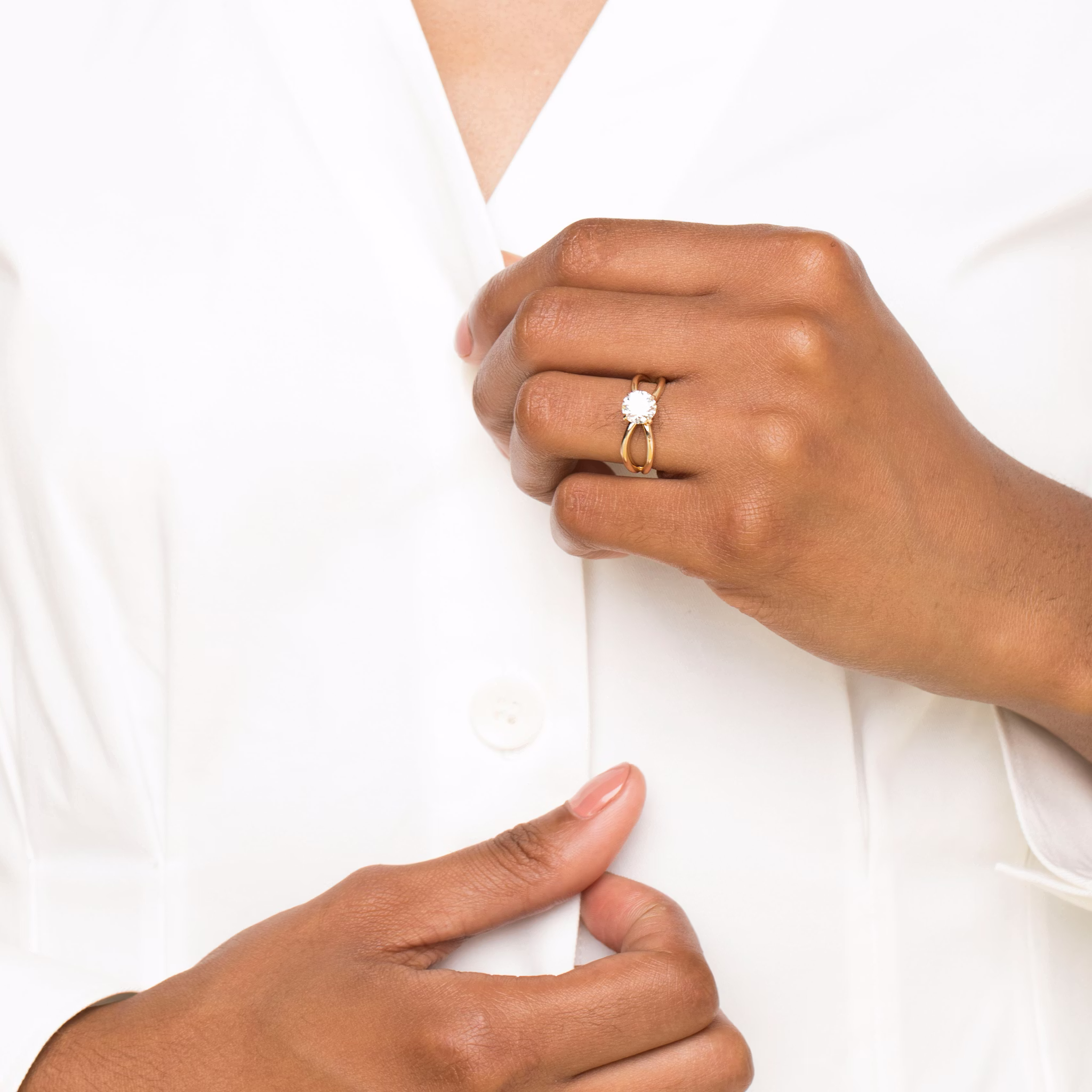 The Duet | Round Brilliant | 18k | White Gold | bandAccent: Plain | caratWeight: 1.0ct | diamondOrientation: vertical