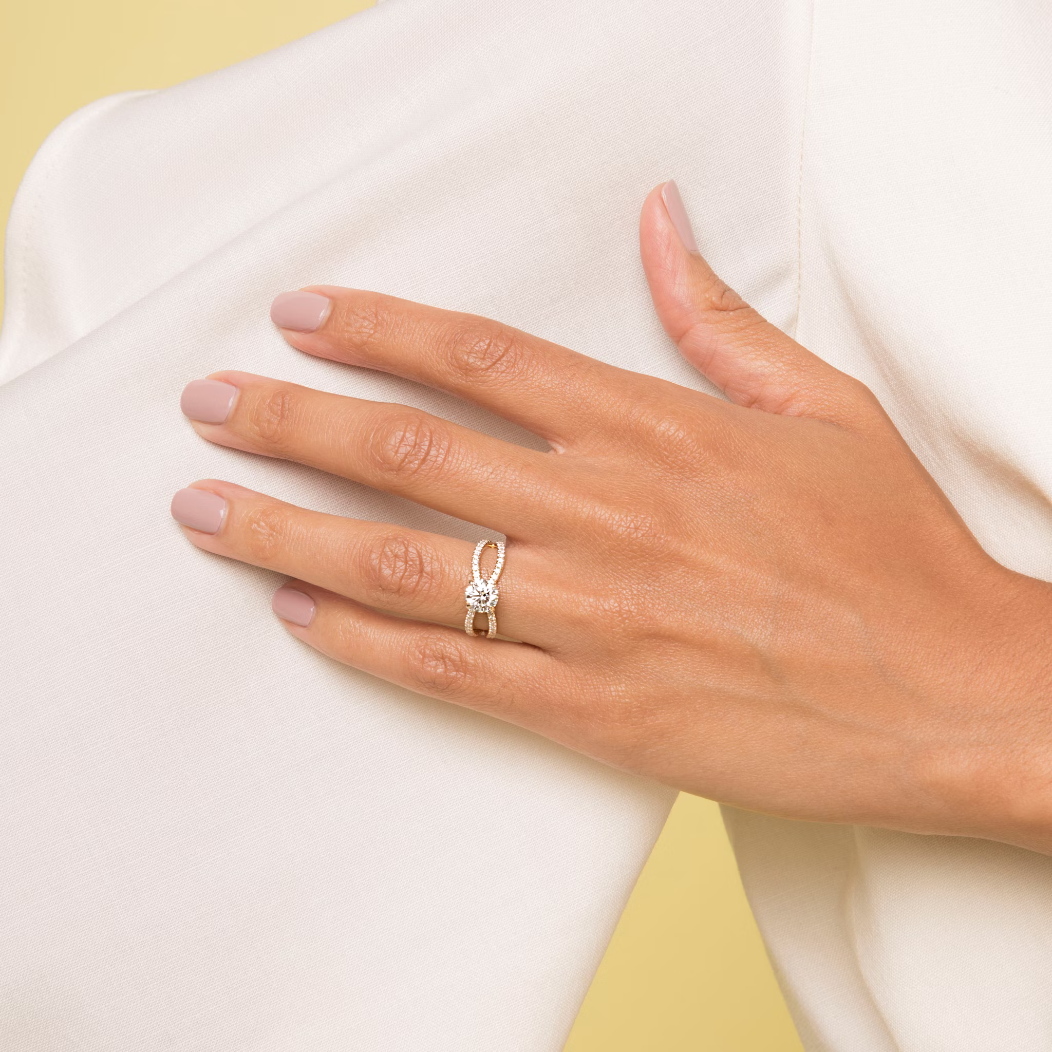 The Duet | Round Brilliant | 18k | Yellow Gold | bandAccent: Double pavé | caratWeight: 1.5ct | diamondOrientation: vertical