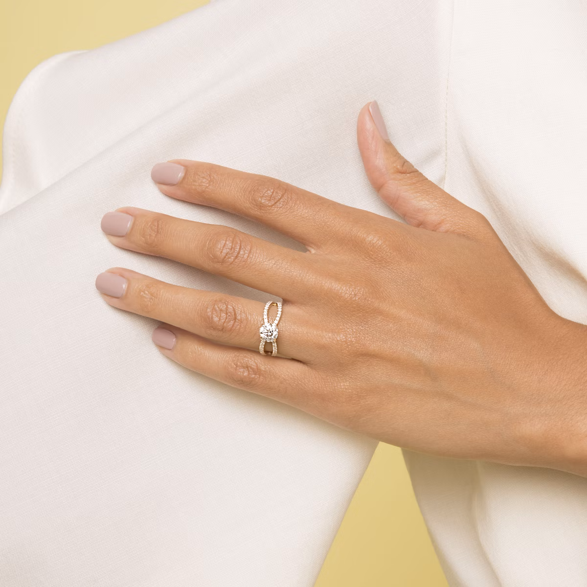 The Duet | Round Brilliant | 18k | White Gold | bandAccent: Double pavé | caratWeight: other | diamondOrientation: vertical