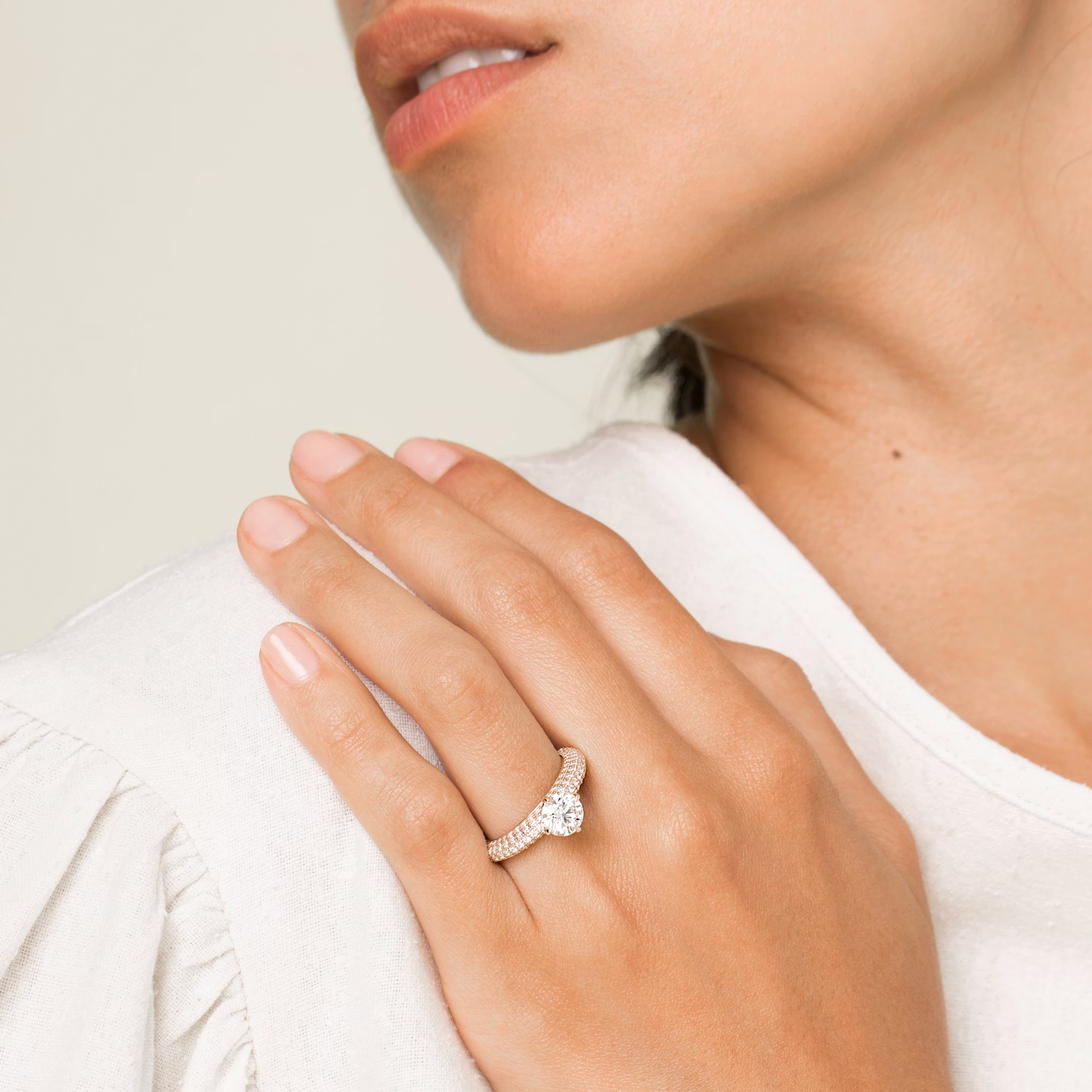 The Curator | Round Brilliant | Platinum | bandAccent: Pavé | caratWeight: other | diamondOrientation: vertical