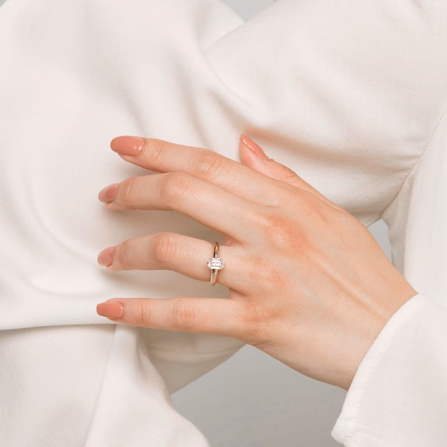 The Curator | Emerald | Platinum | bandAccent: Plain | diamondOrientation: vertical | caratWeight: other