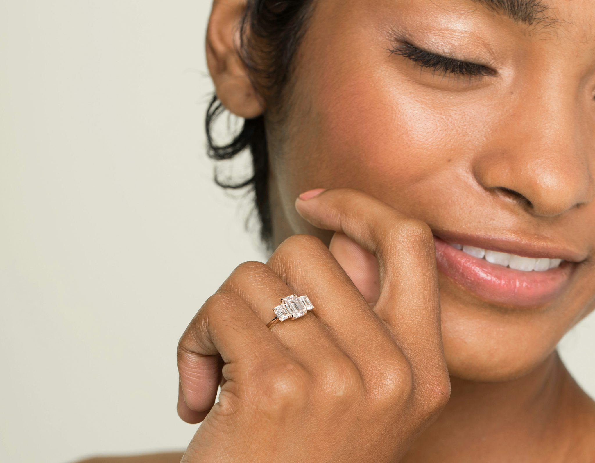 The Three Stone | Emerald | 18k | Yellow Gold | bandAccent: Plain | sideStoneCarat: 0.25ct | sideStoneShape: Emerald | diamondOrientation: vertical | caratWeight: other