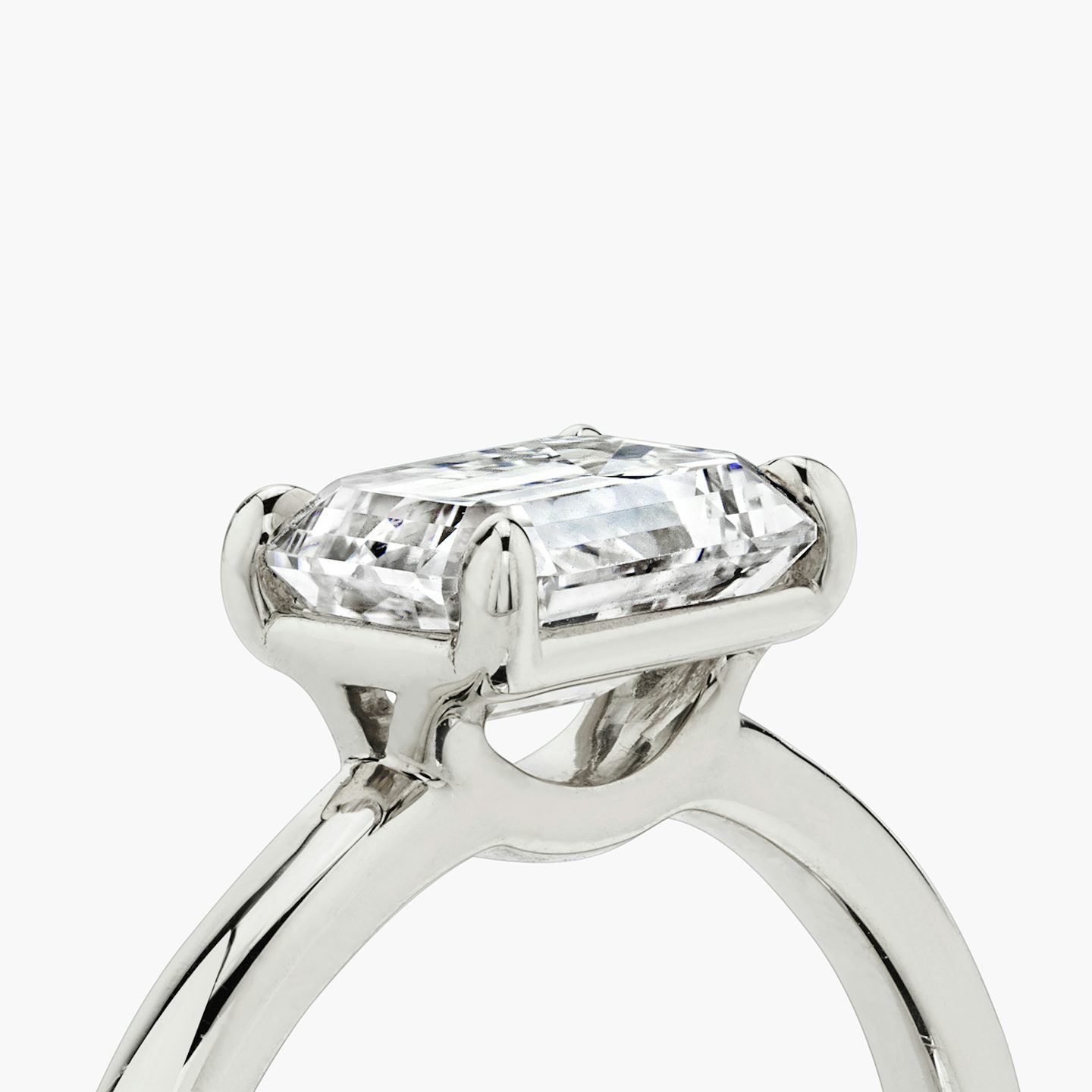 Signature | Emerald | Platin | bandAccent: Ohne Pavé-Besatz | bandWidth: standard | diamondOrientation: horizontal | hiddenHalo: no | caratWeight: other