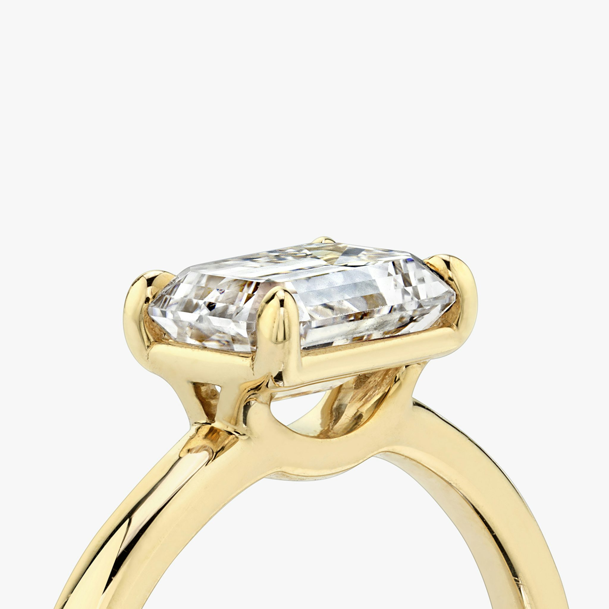 The Signature | Emerald | 18k | Yellow Gold | bandAccent: Plain | bandWidth: standard | diamondOrientation: horizontal | hiddenHalo: no | caratWeight: other