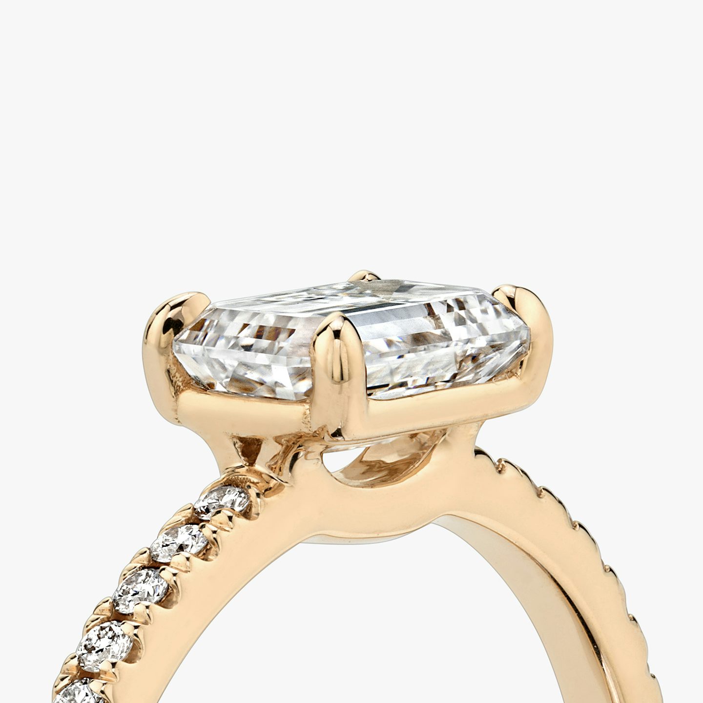 Bague de fiançailles Signature  | Émeraude | 14k | Or rose | bandAccent: Pavé | bandWidth: standard | diamondOrientation: horizontal | hiddenHalo: no | caratWeight: other