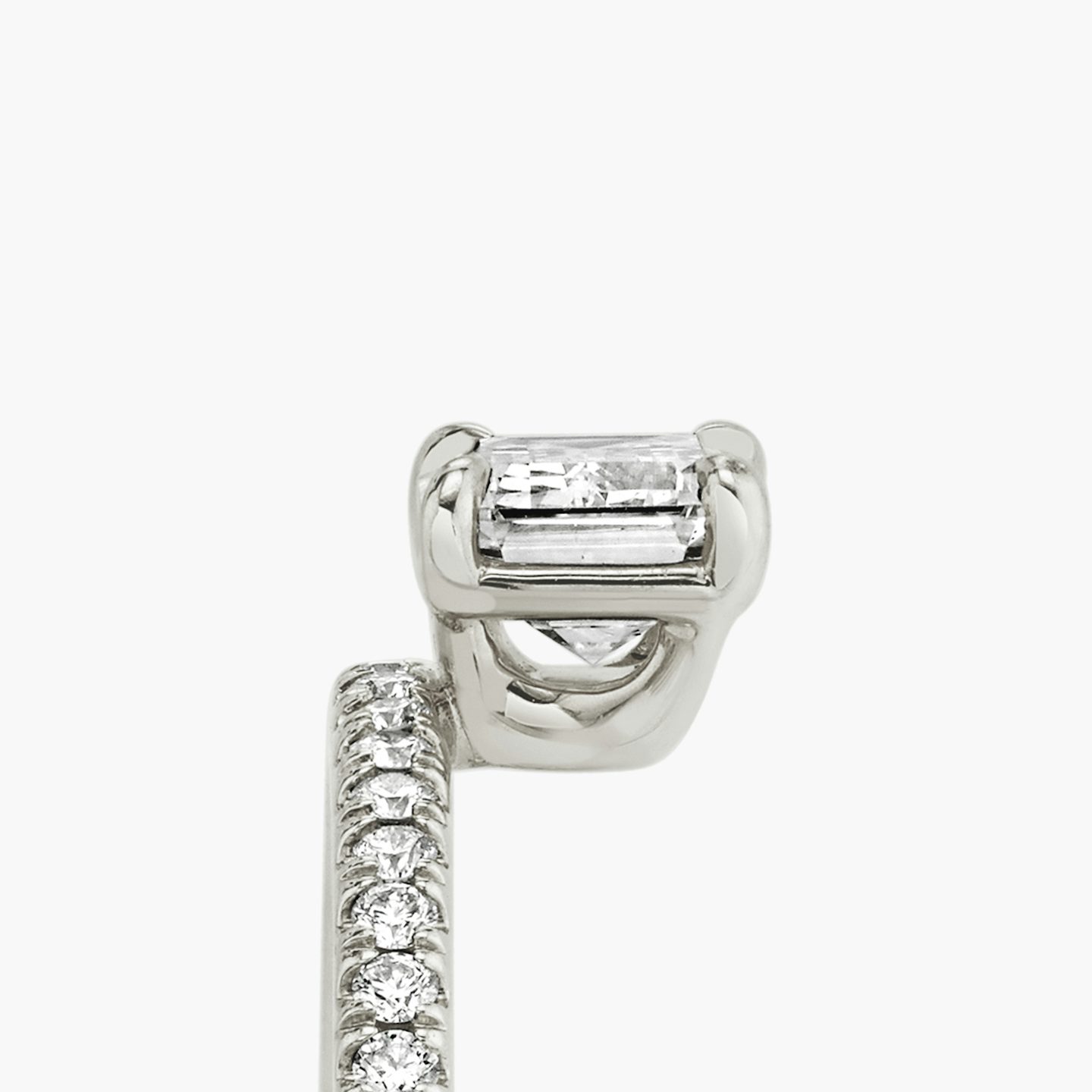 The Hover | Emerald | 18k | White Gold | bandAccent: Pavé | diamondOrientation: vertical | caratWeight: other