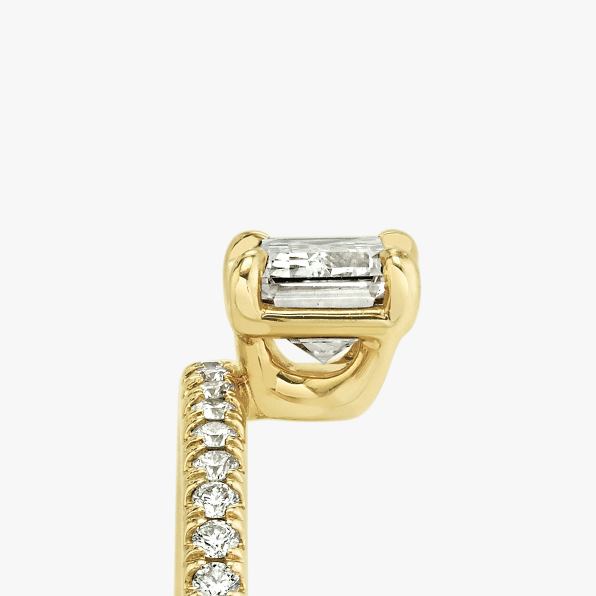 The Hover | Emerald | 18k | Yellow Gold | bandAccent: Pavé | diamondOrientation: vertical | caratWeight: other
