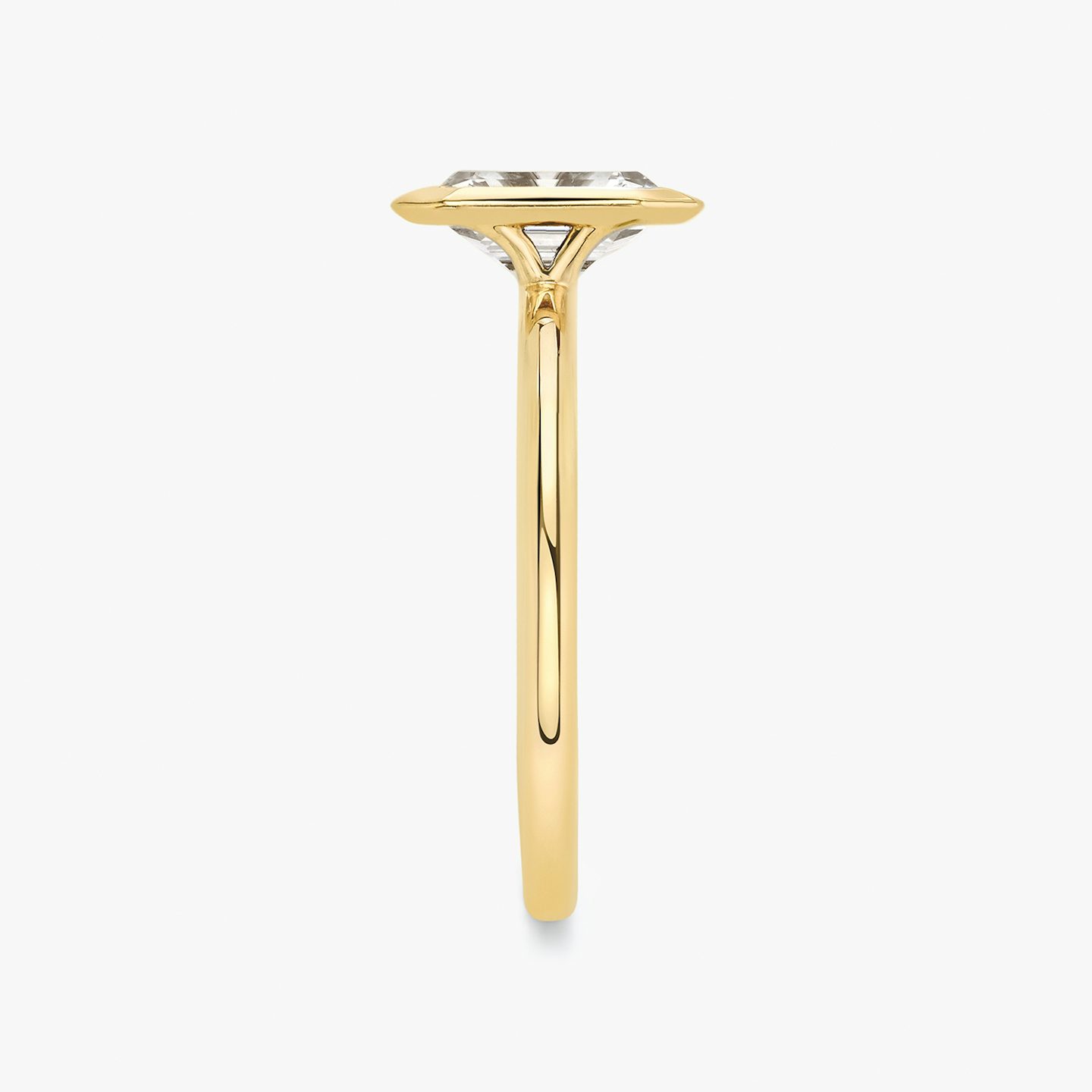 The Signature Bezel | Emerald | 18k | Yellow Gold | bandAccent: Plain | diamondOrientation: vertical | caratWeight: other