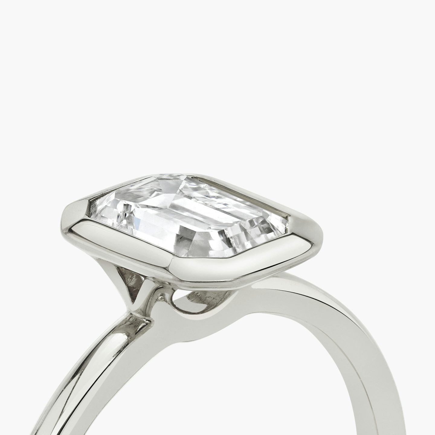 The Signature Bezel | Emerald | Platinum | bandAccent: Plain | diamondOrientation: vertical | caratWeight: other