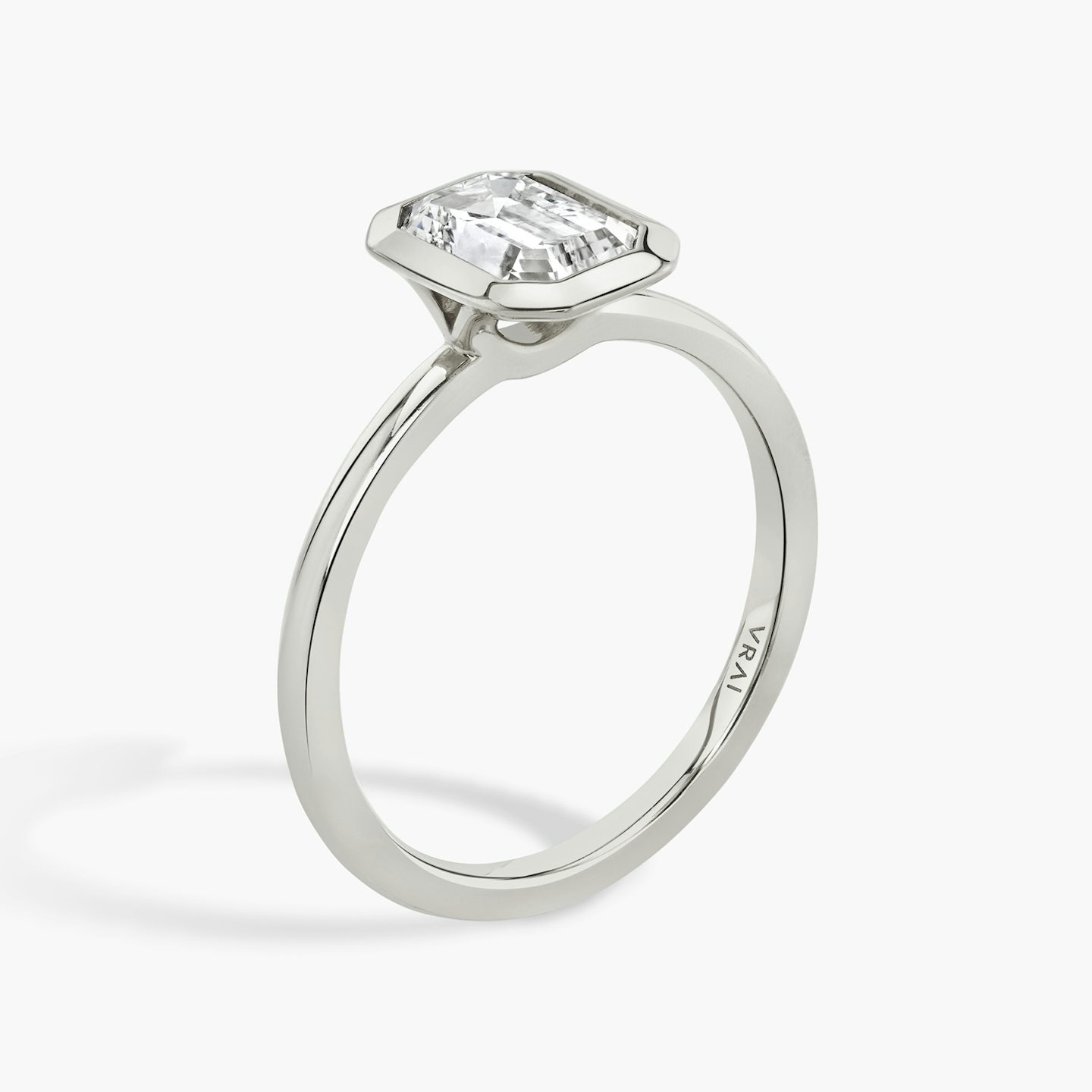 The Signature Bezel | Emerald | Platinum | bandAccent: Plain | diamondOrientation: vertical | caratWeight: other