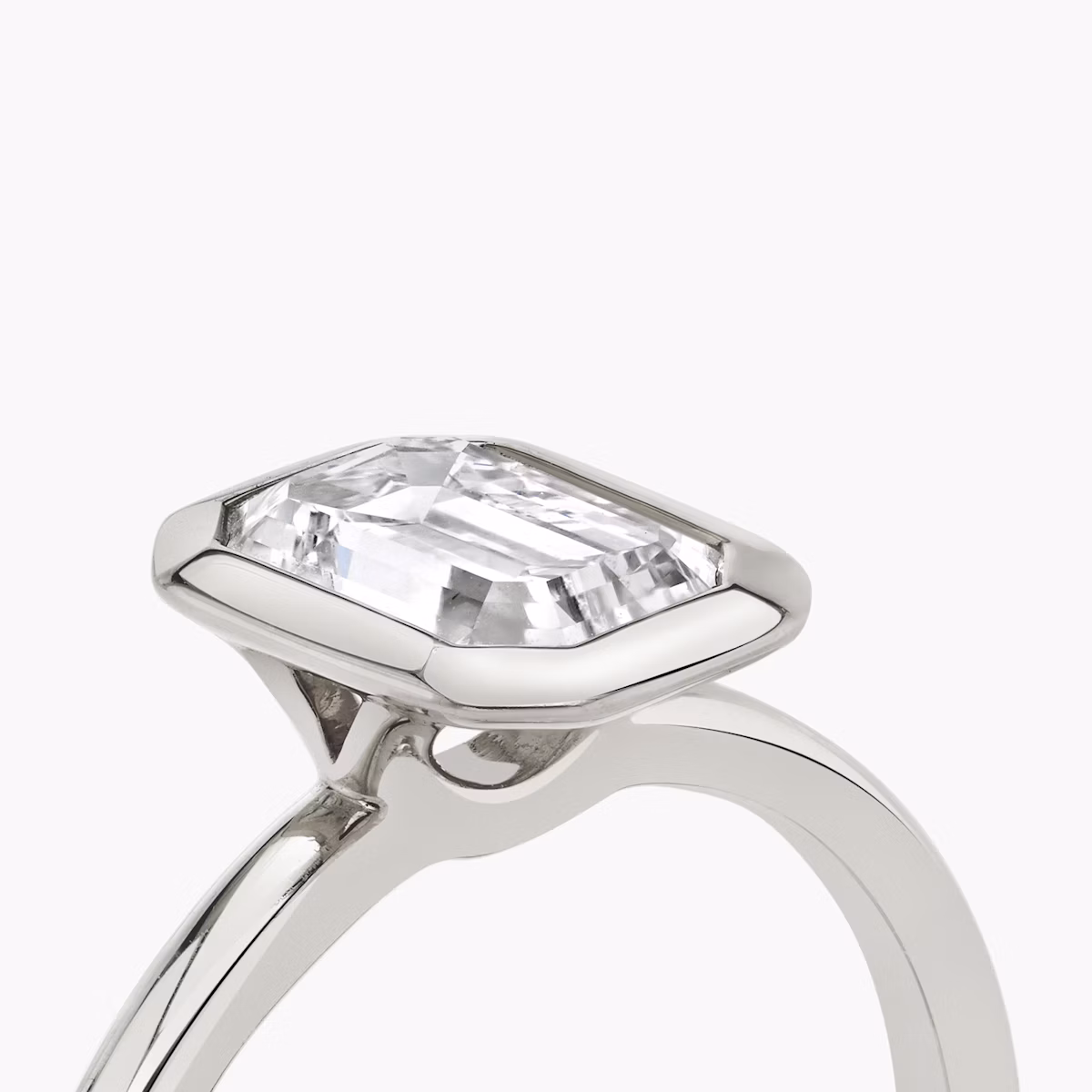 The Signature Bezel | Emerald | 18k | White Gold | bandAccent: Plain | diamondOrientation: vertical | caratWeight: other