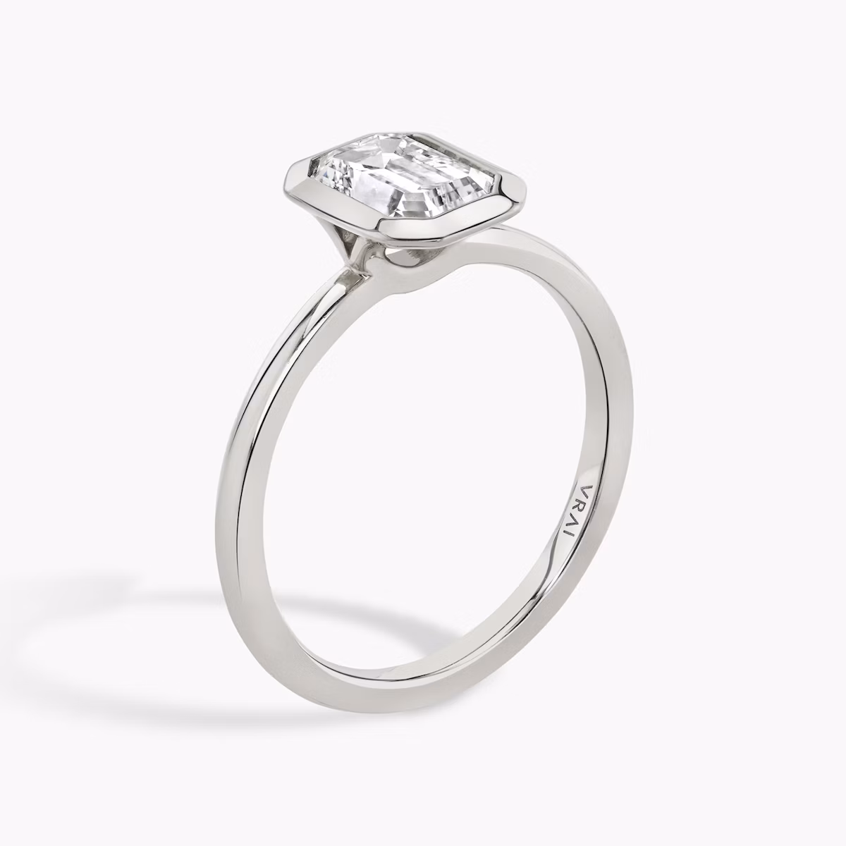 The Signature Bezel | Emerald | 18k | White Gold | bandAccent: Plain | diamondOrientation: vertical | caratWeight: other