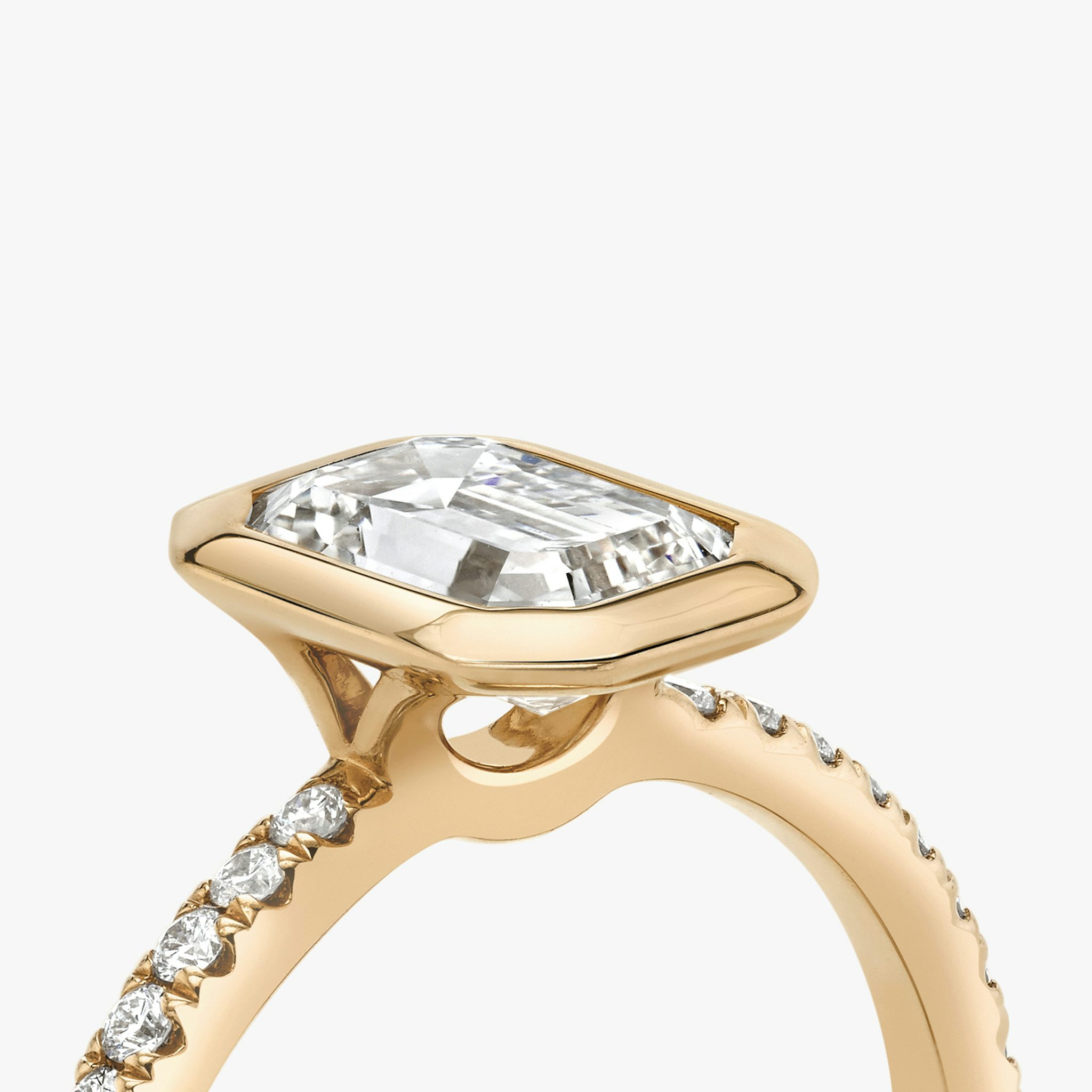 The Signature Bezel | Emerald | 14k | Rose Gold | bandAccent: Pavé | diamondOrientation: vertical | caratWeight: other