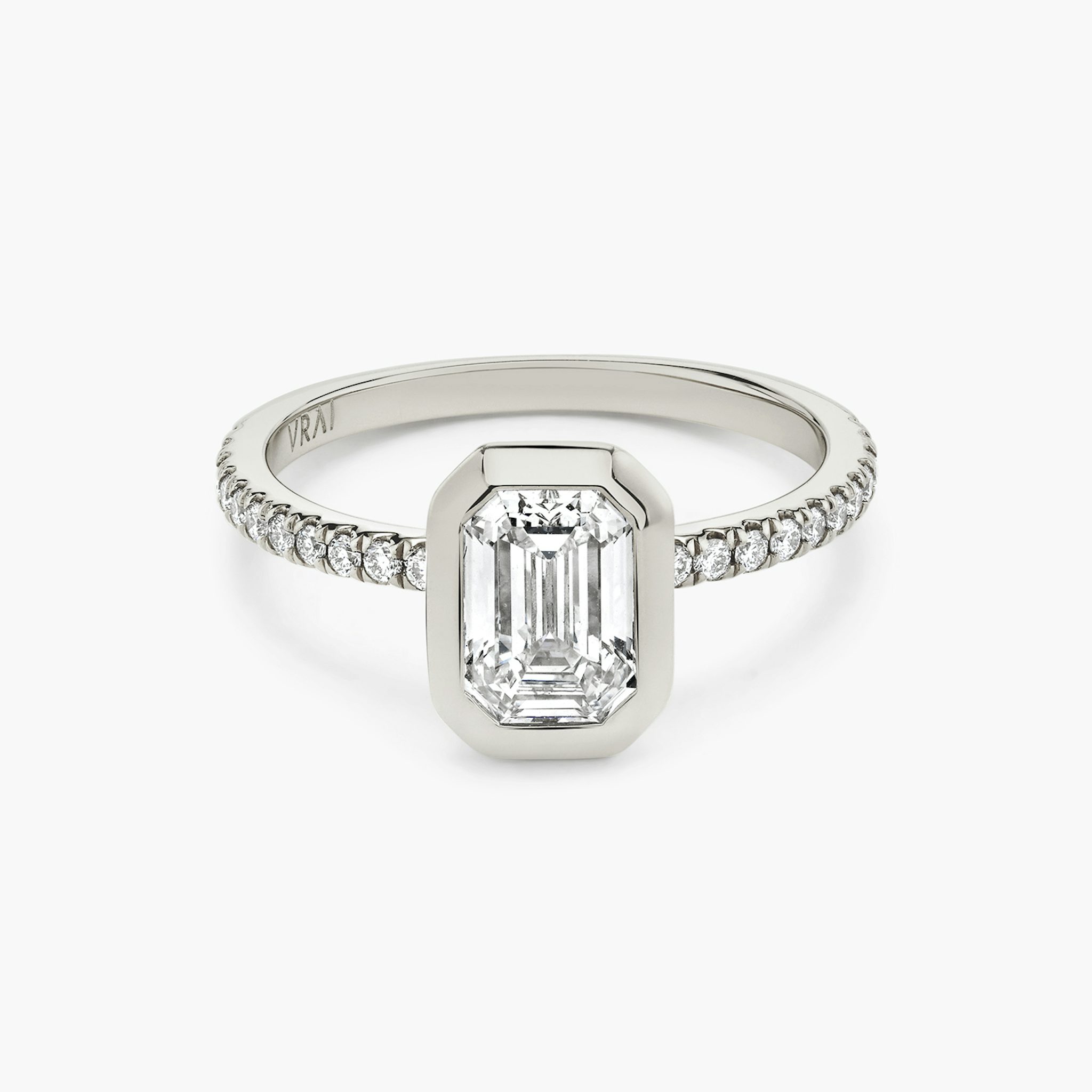 The Signature Bezel | Emerald | Platinum | bandAccent: Pavé | diamondOrientation: vertical | caratWeight: other