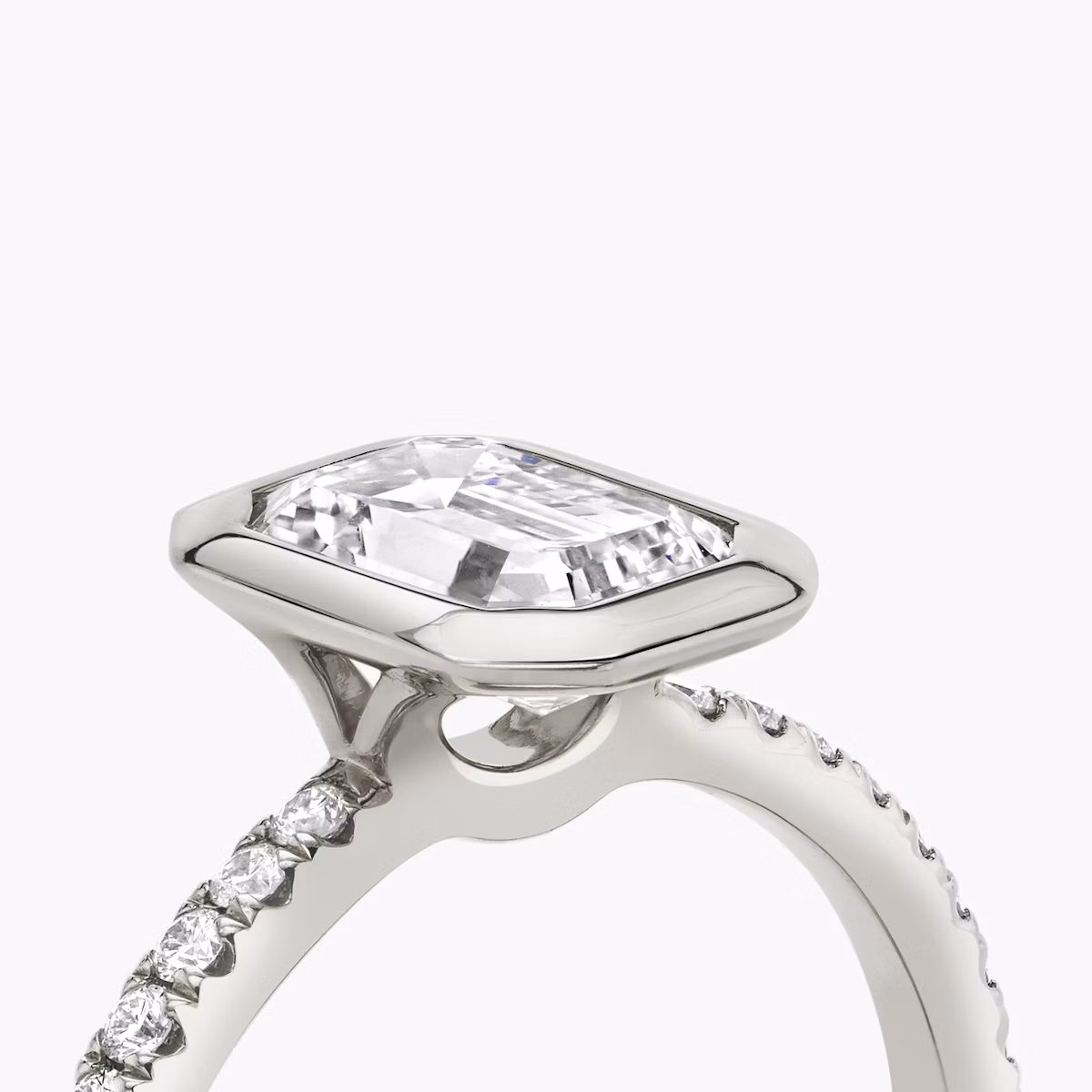 The Signature Bezel | Emerald | Platinum | bandAccent: Pavé | diamondOrientation: vertical | caratWeight: other