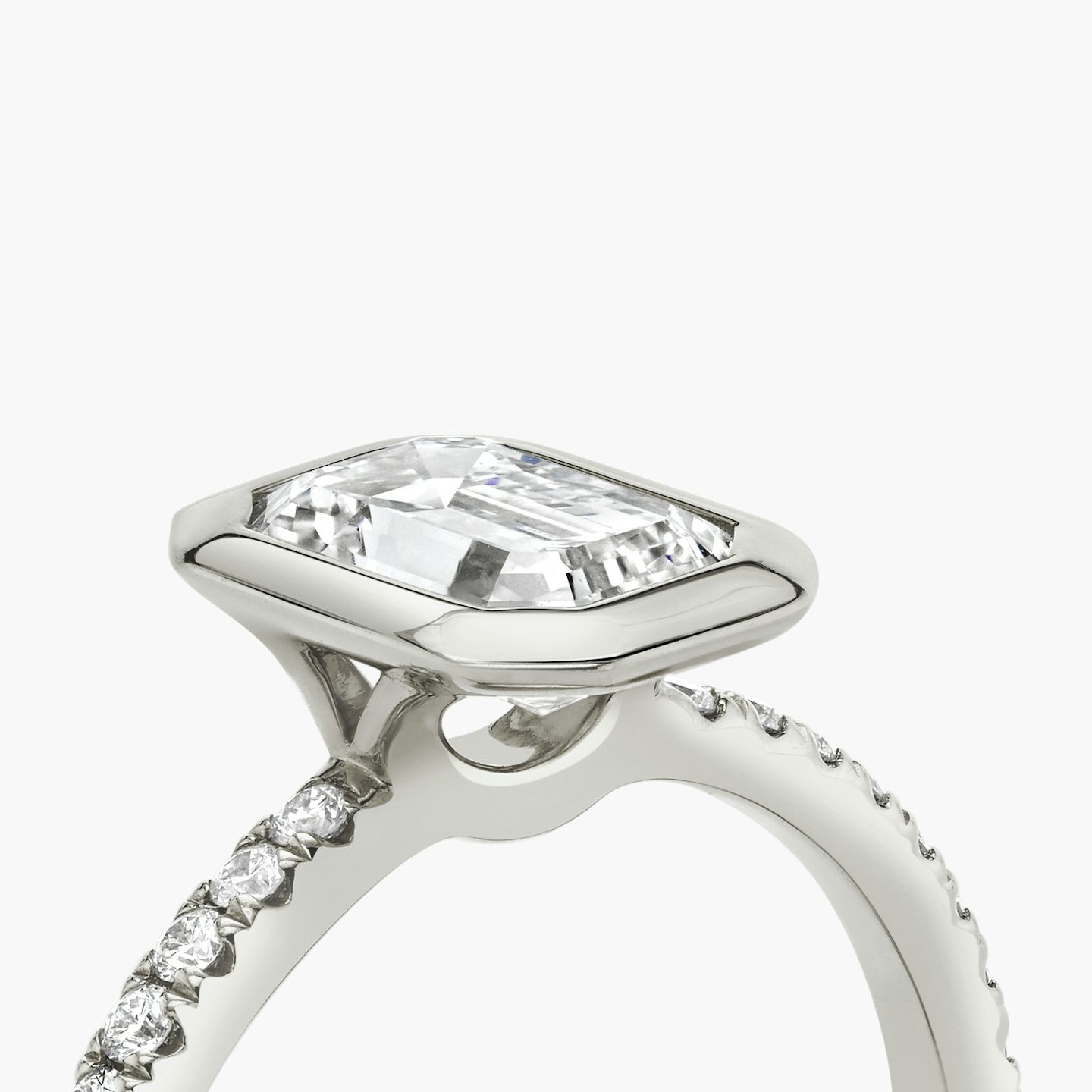 The Signature Bezel | Emerald | Platinum | bandAccent: Pavé | diamondOrientation: vertical | caratWeight: other