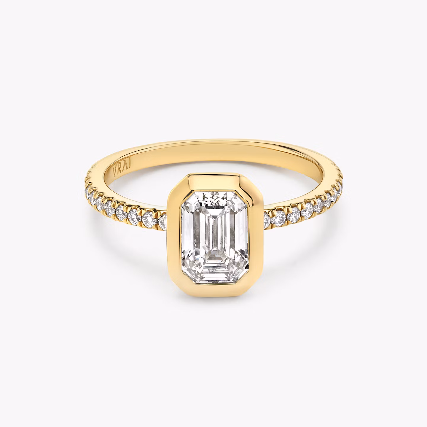 The Signature Bezel | Emerald | 18k | Yellow Gold | bandAccent: Pavé | diamondOrientation: vertical | caratWeight: other