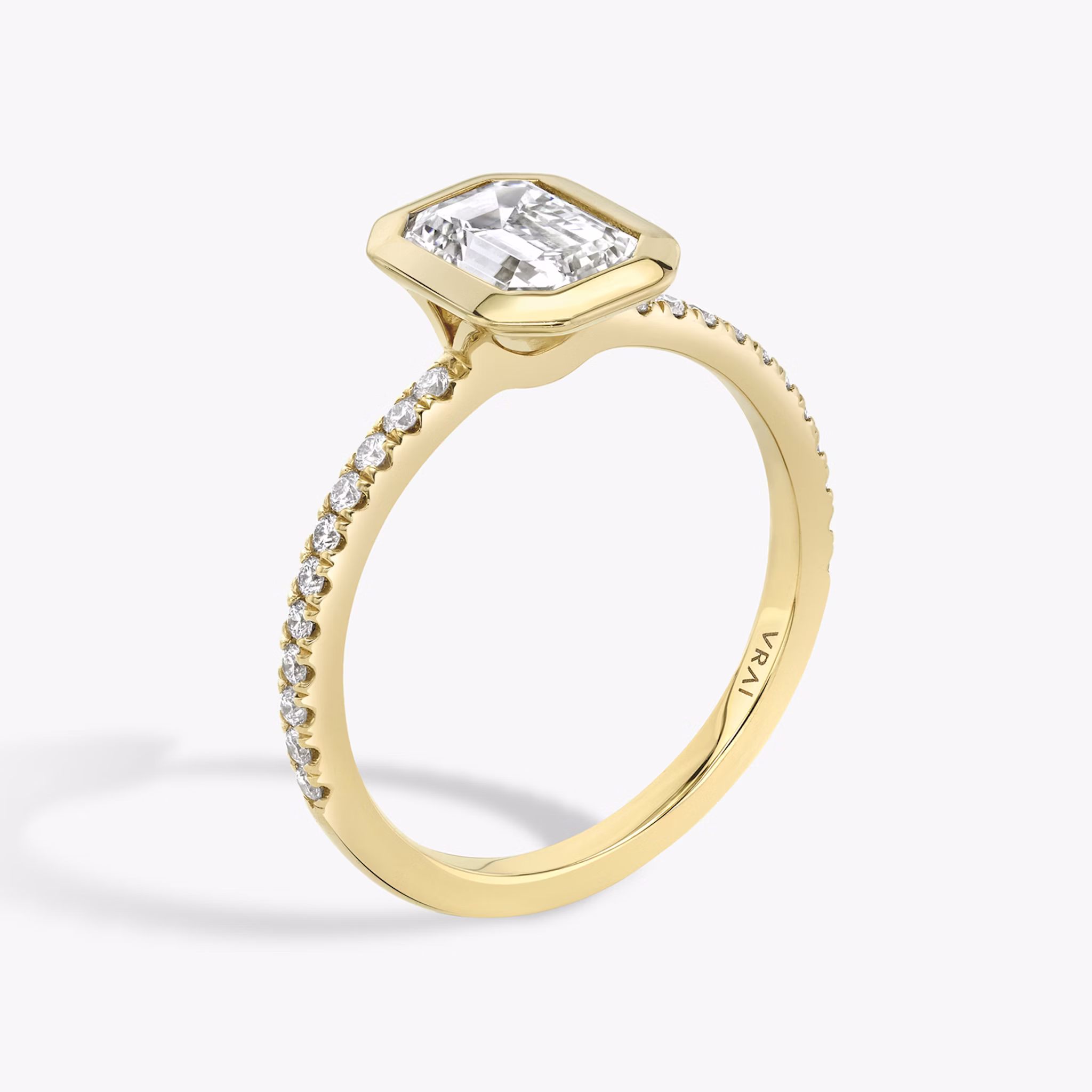 The Signature Bezel | Emerald | 18k | Yellow Gold | bandAccent: Pavé | diamondOrientation: vertical | caratWeight: other