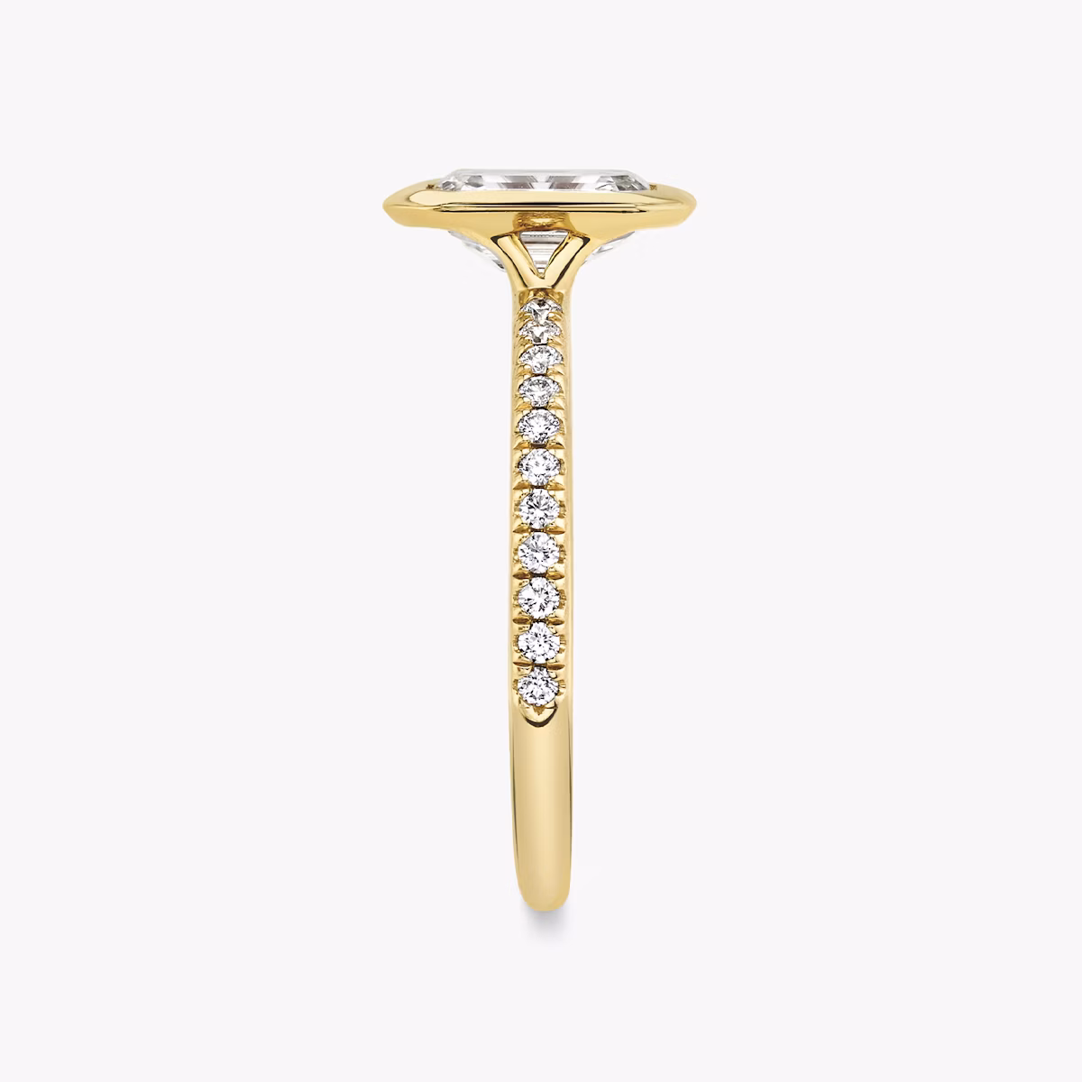 The Signature Bezel | Emerald | 18k | Yellow Gold | bandAccent: Pavé | diamondOrientation: vertical | caratWeight: other