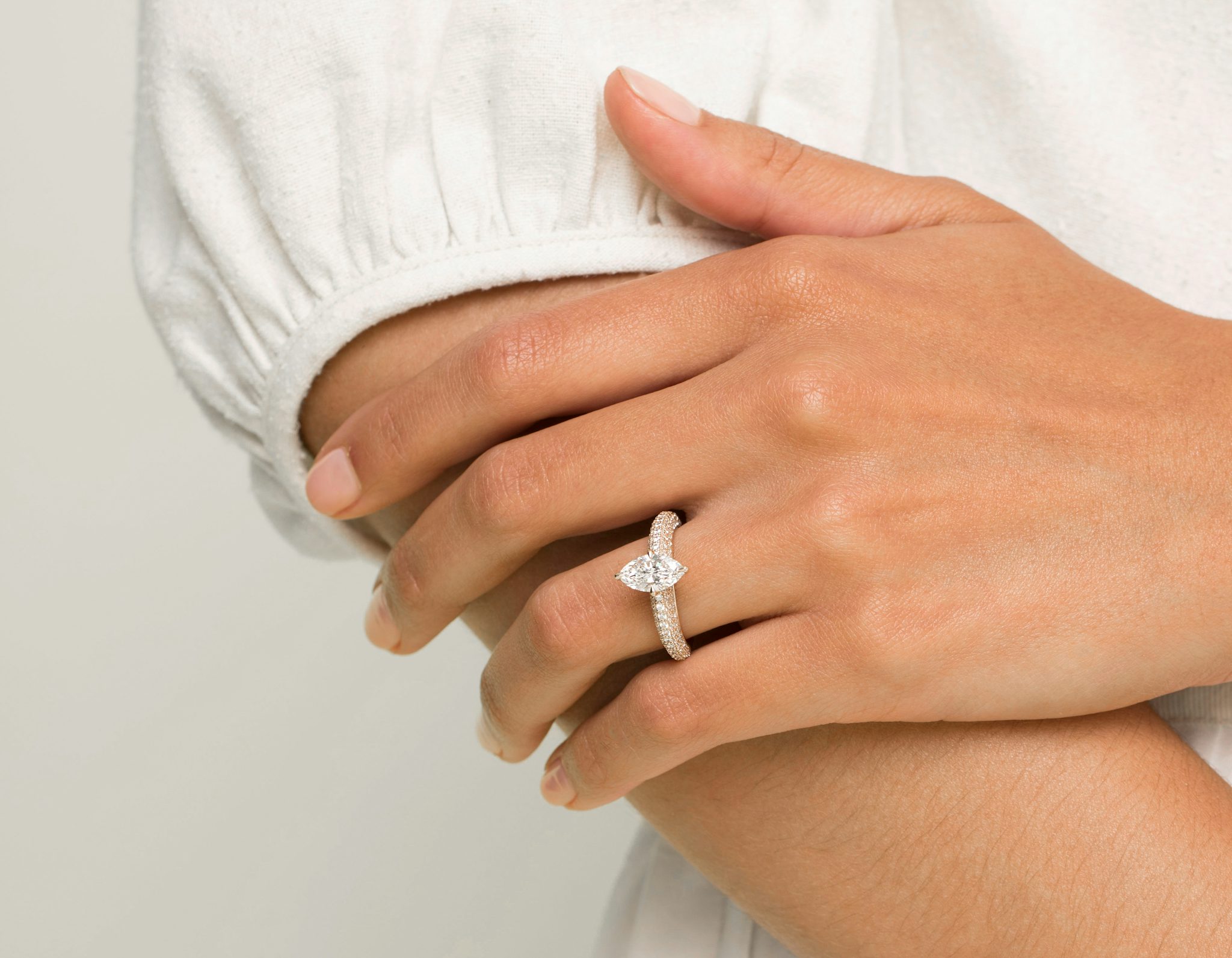 The Curator | Marquise | 18k | Yellow Gold | bandAccent: Pavé | diamondOrientation: vertical | caratWeight: other