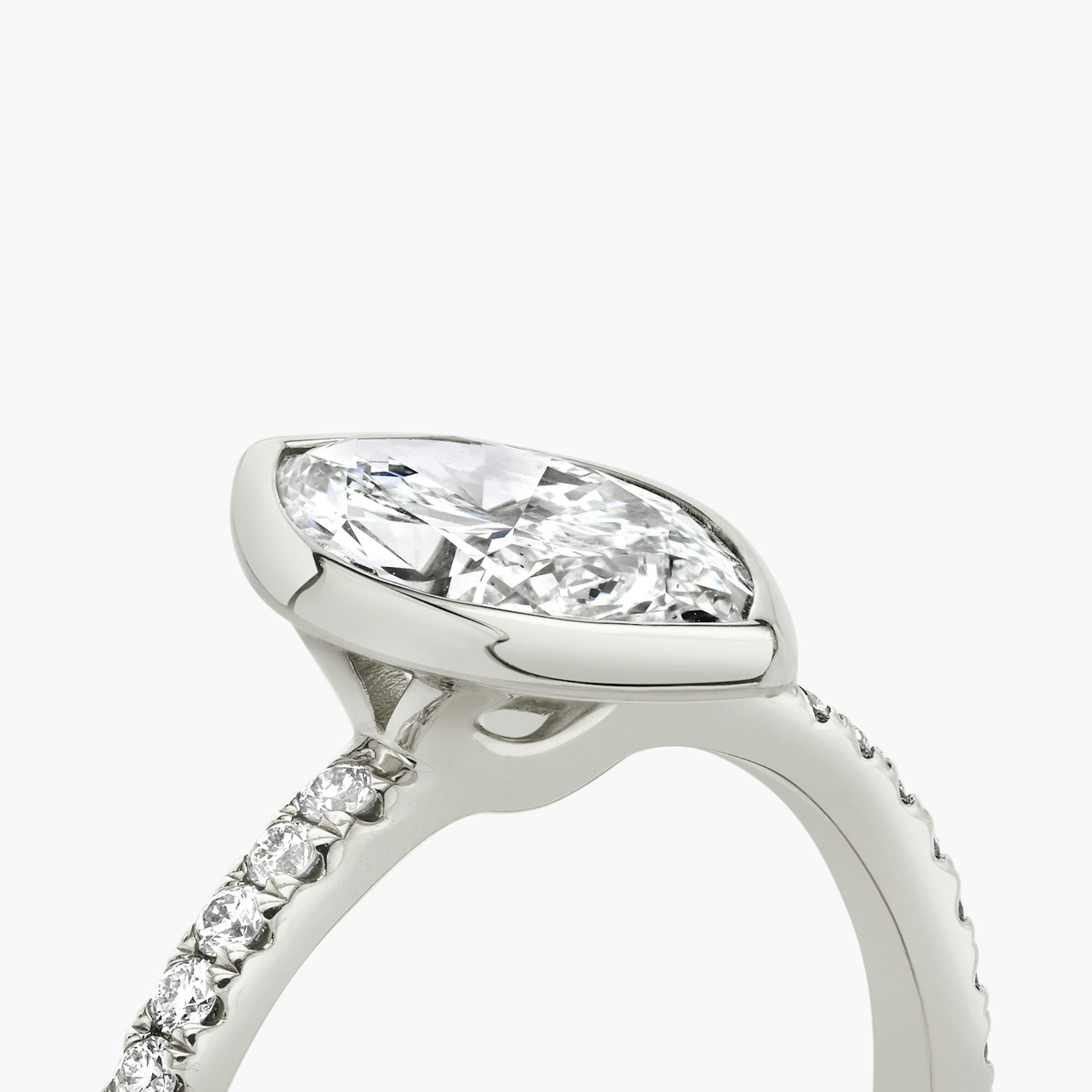 The Signature Bezel | Marquise | Platinum | bandAccent: Pavé | diamondOrientation: vertical | caratWeight: other