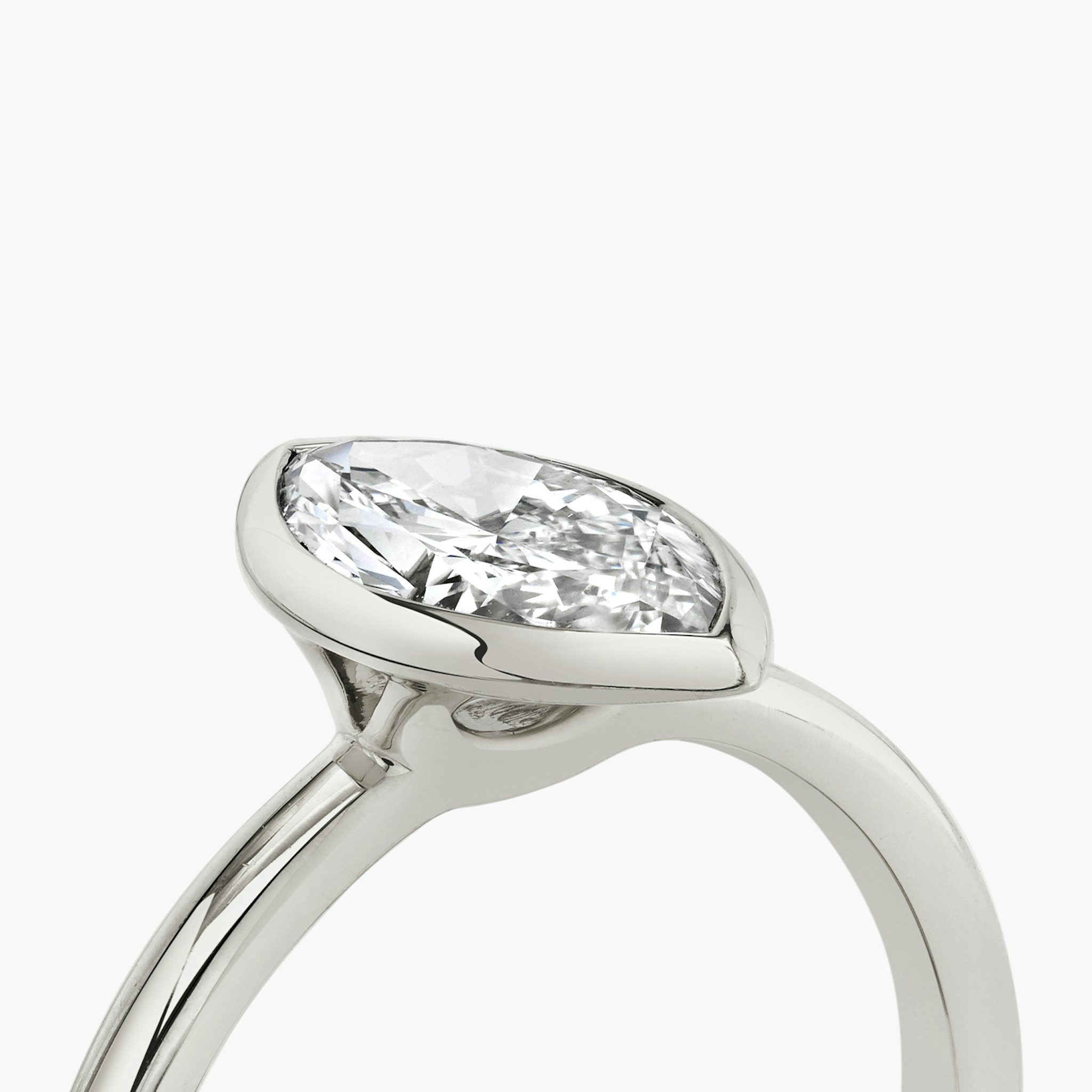 The Signature Bezel | Marquise | Platinum | bandAccent: Plain | diamondOrientation: vertical | caratWeight: other