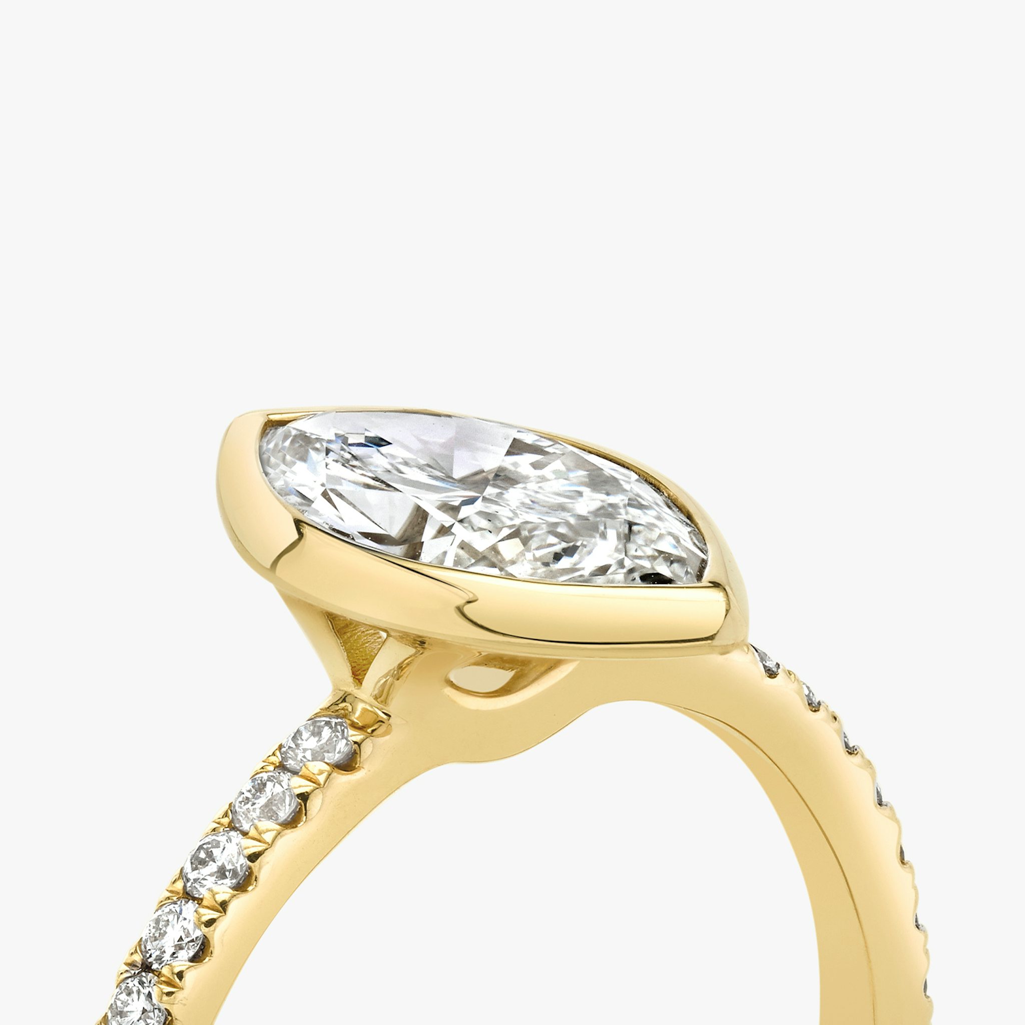 The Signature Bezel | Marquise | 18k | Yellow Gold | bandAccent: Pavé | diamondOrientation: vertical | caratWeight: other