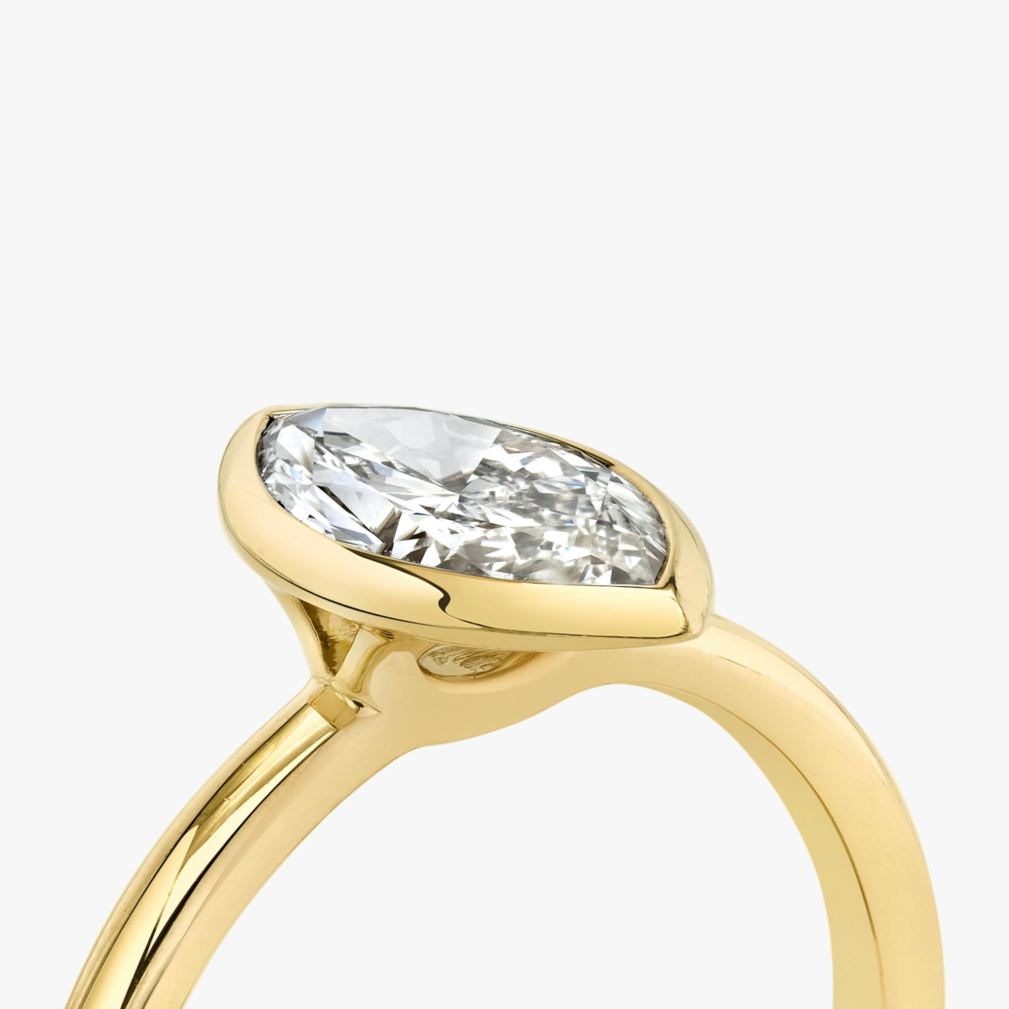 The Signature Bezel | Marquise | 18k | Yellow Gold | bandAccent: Plain | diamondOrientation: vertical | caratWeight: other